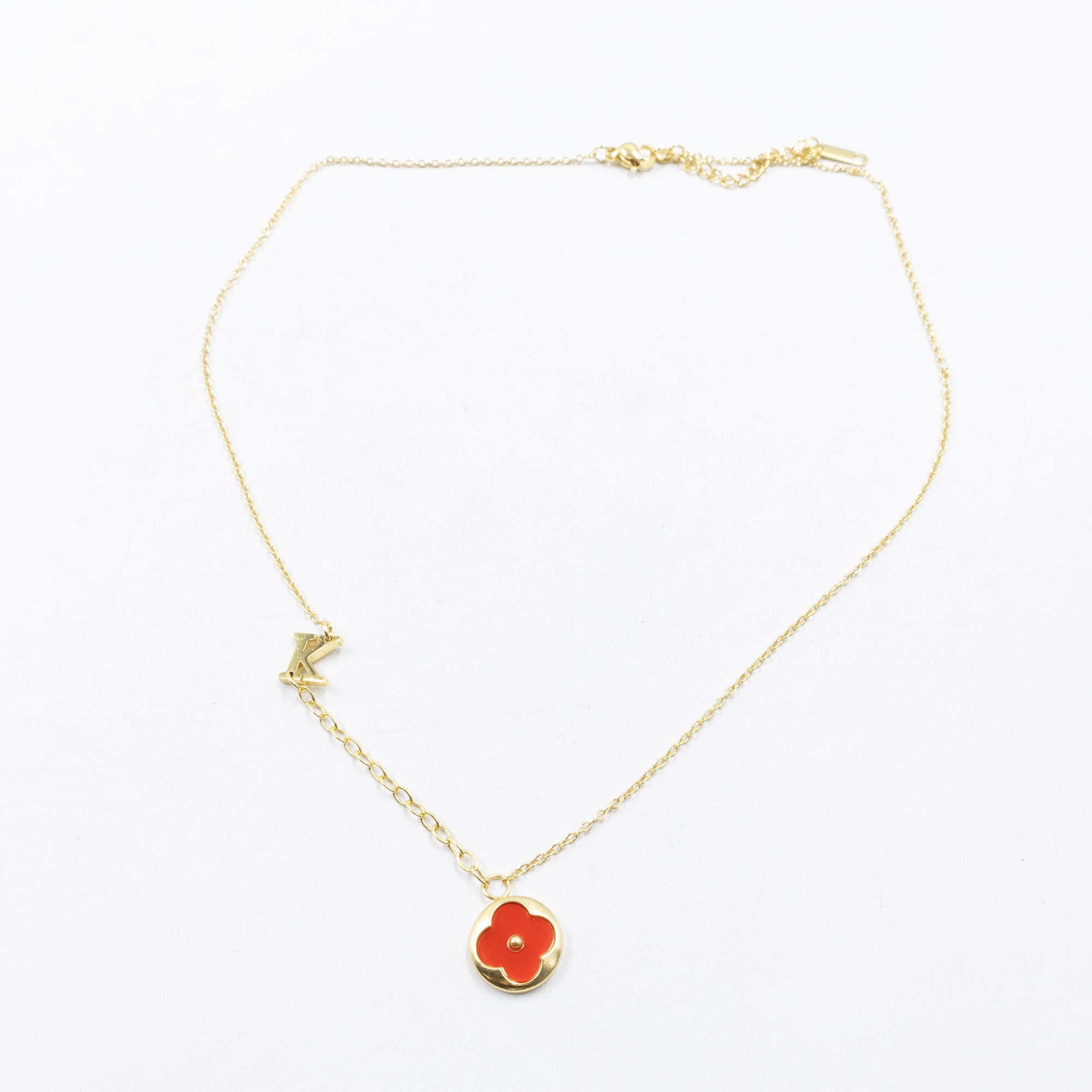 Collares Dorados con dijes de letra M,L,K y dije de Trebol M4 Oro Laminado