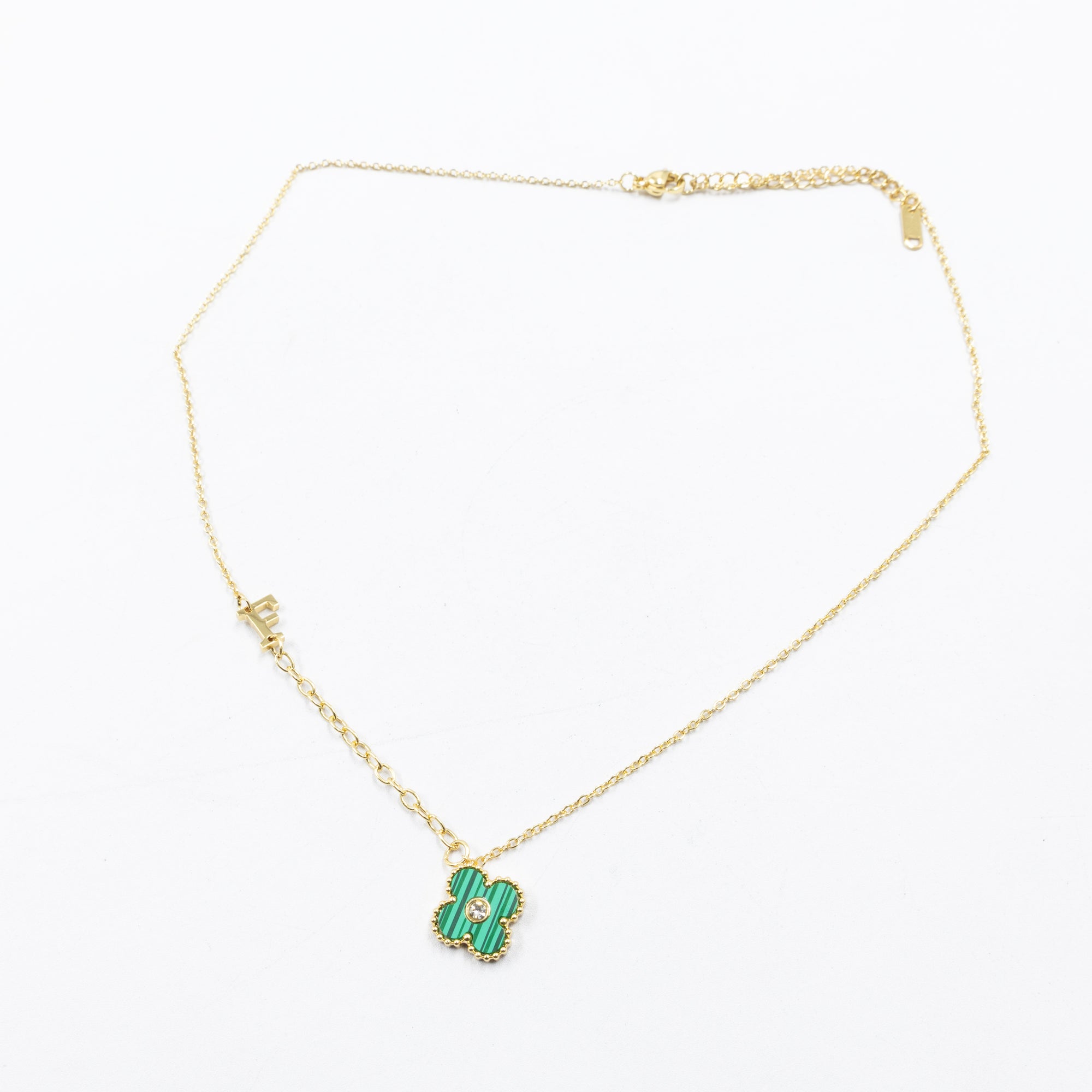 Collar de Dije de Trebol y letra D,E,F  M2 Oro Laminado