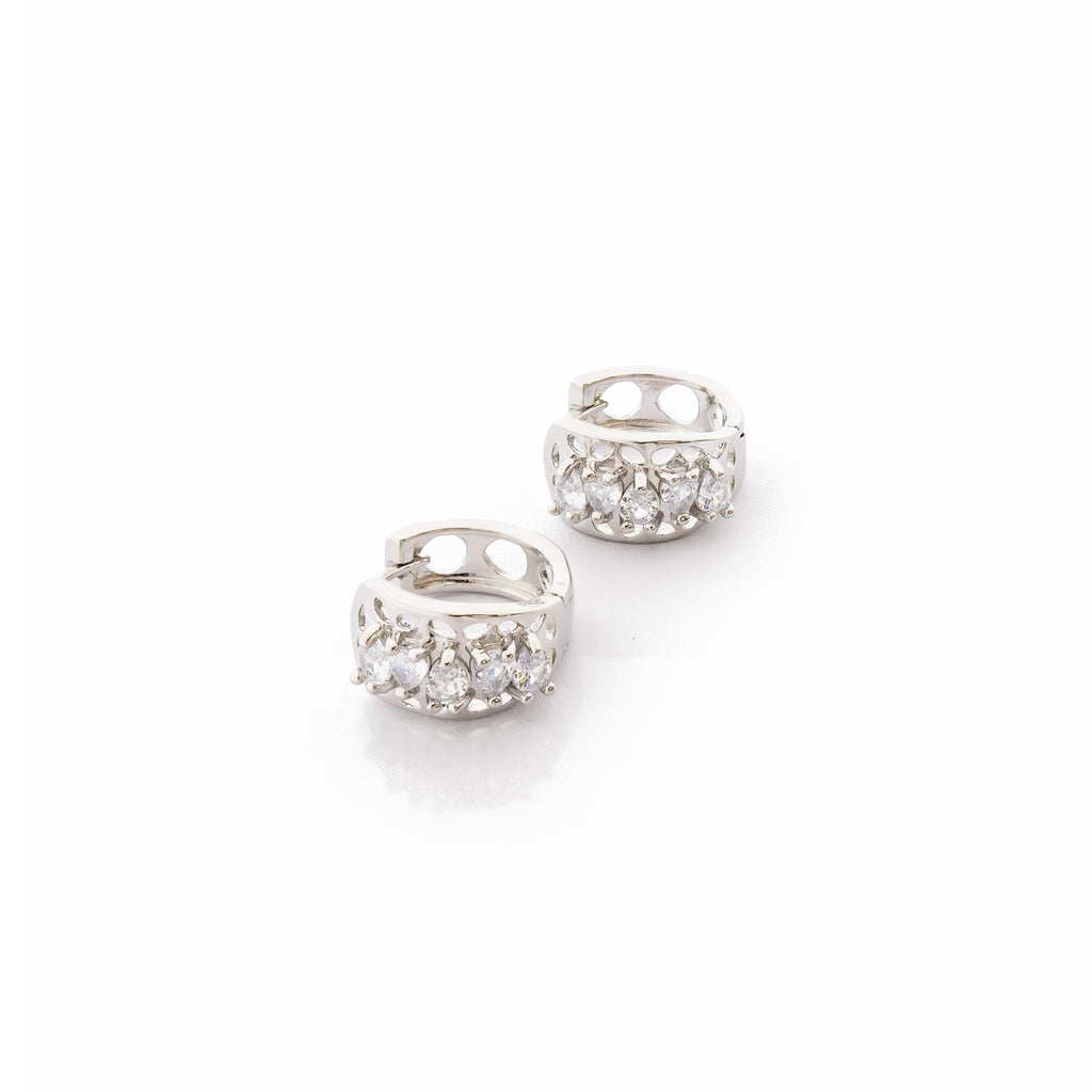 Aretes Plateados Huggies con Piedras Blancas M1 Oro Laminado
