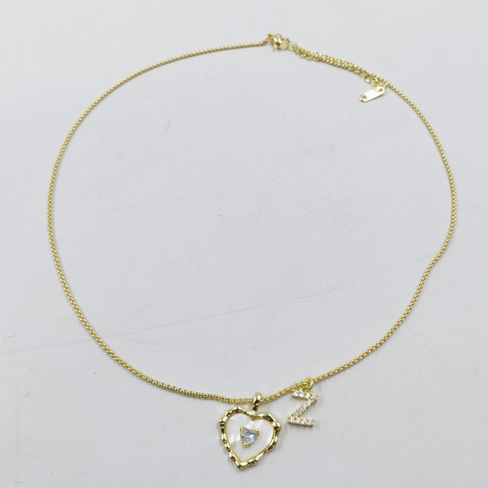 Collares Dorados con dije de Letra y corazon M3 Oro Laminado