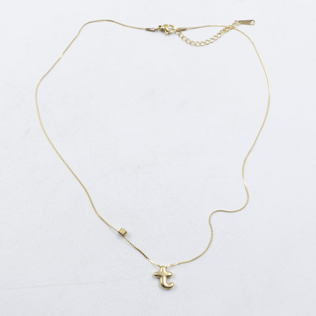 Collar Dorado con Dije de letras pequeñas M2 Oro Laminado