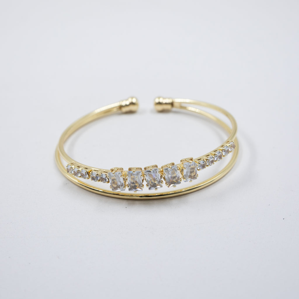 Pulsera dorada con flor y piedras blancas M1 Oro Laminado