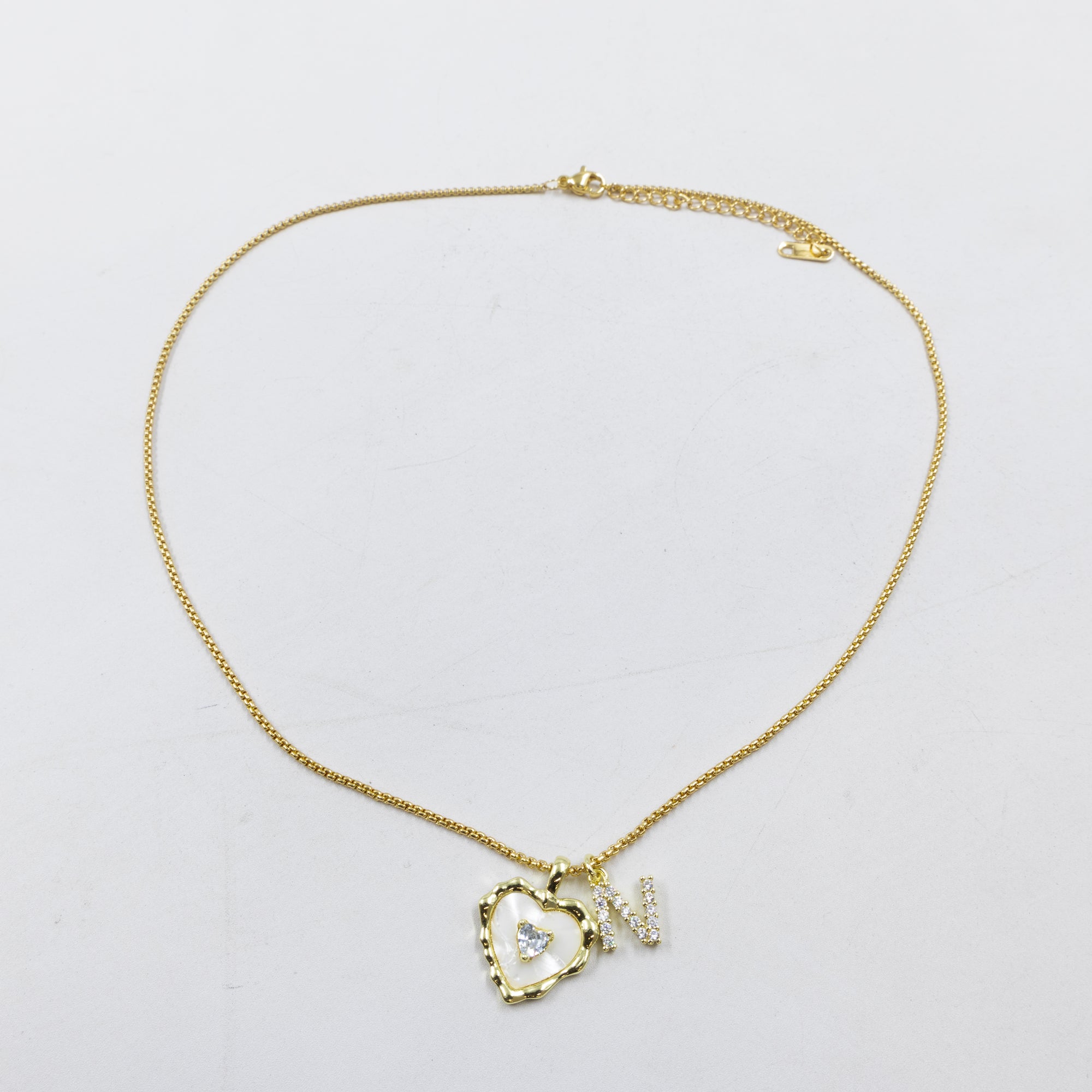 Collares Dorados con dije de Letra y corazon M2 Oro Laminado