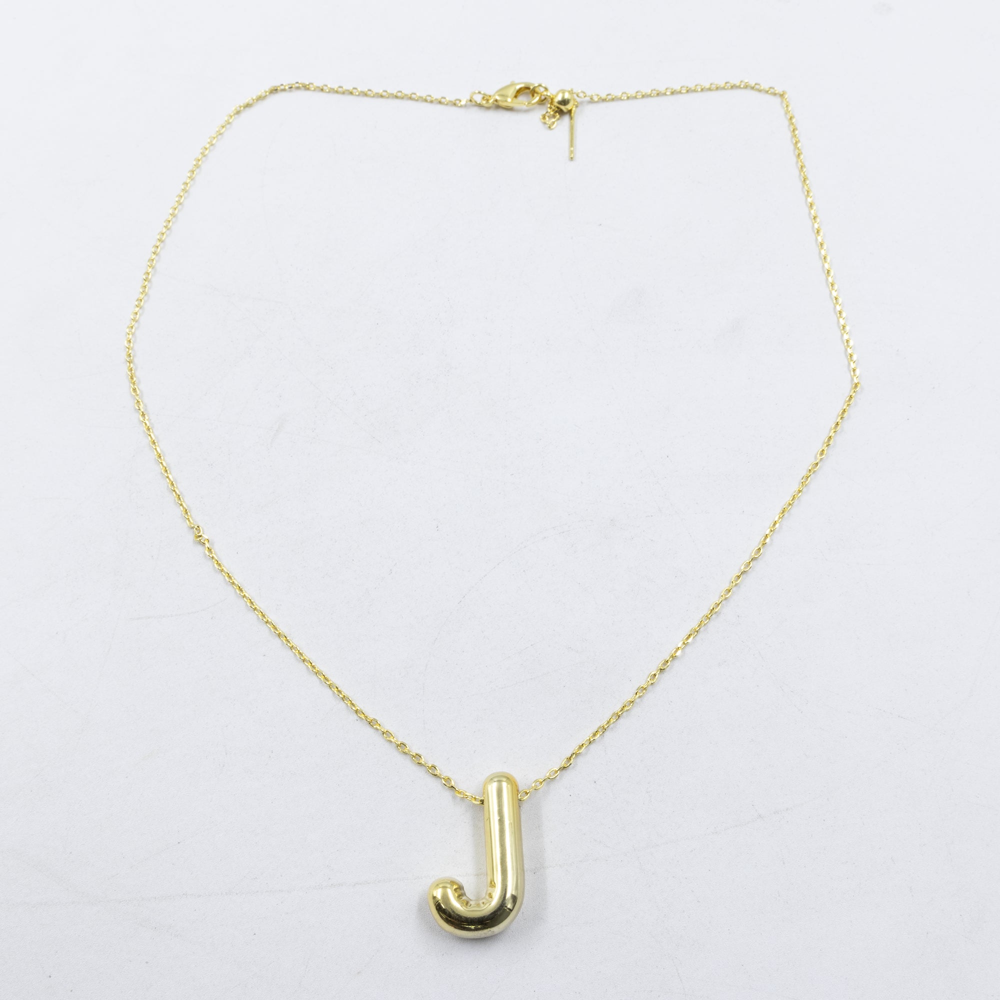 Collar Dorado con Dije de letras Grandes M1 Oro Laminado