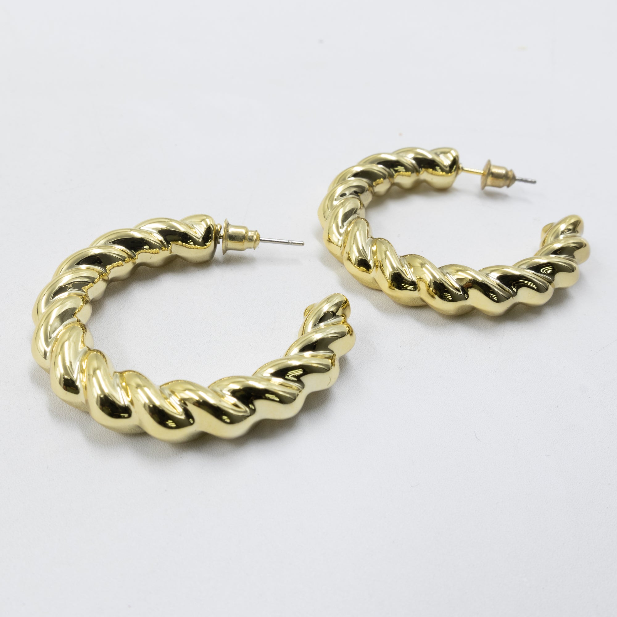 Aretes Dorados Diferentes Diseños 26/05/26 M1 Oro Laminado