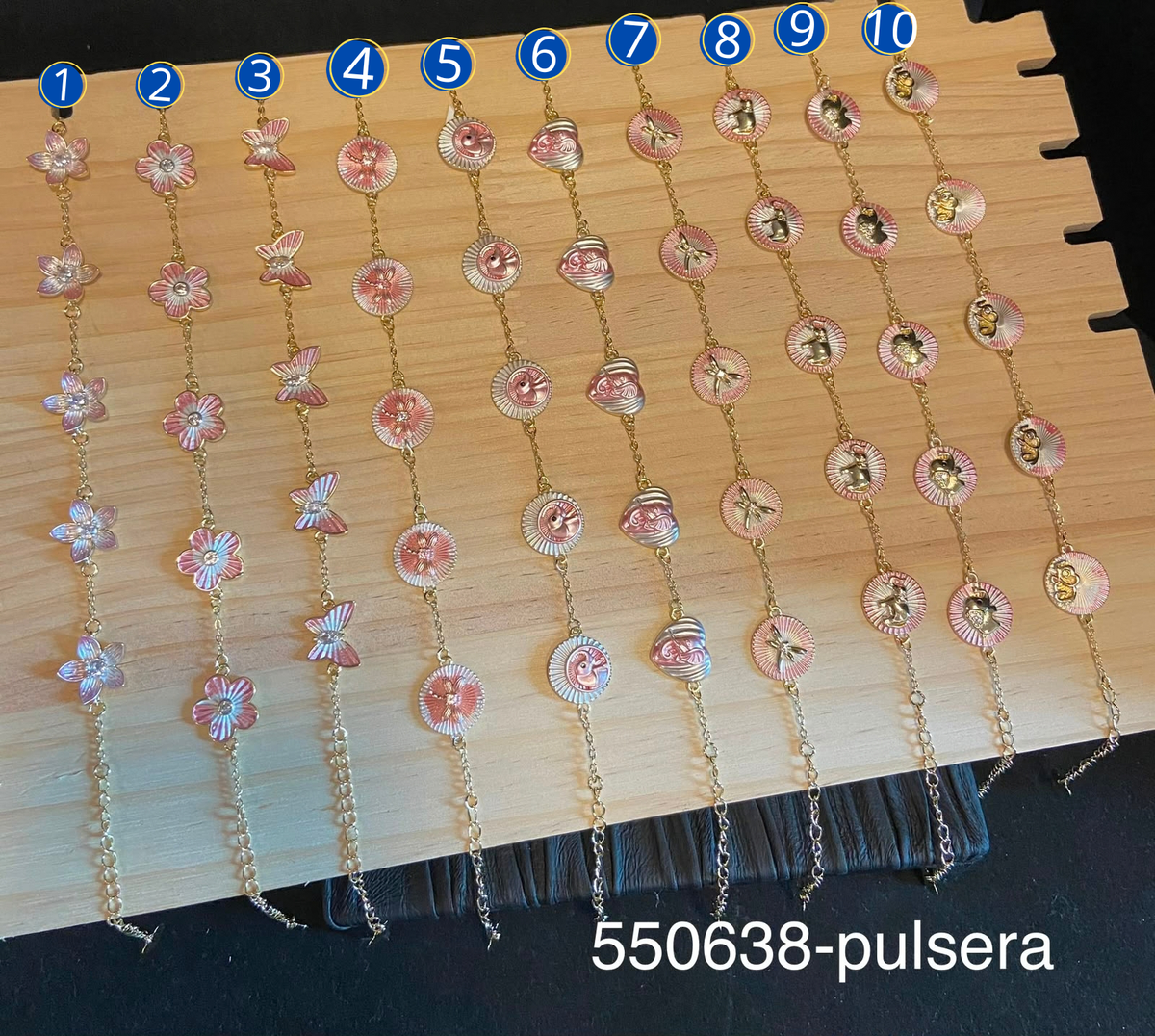 [26/SEPTIEMBRE/26]Pulseras doradas con dijes M3 Oro Laminado