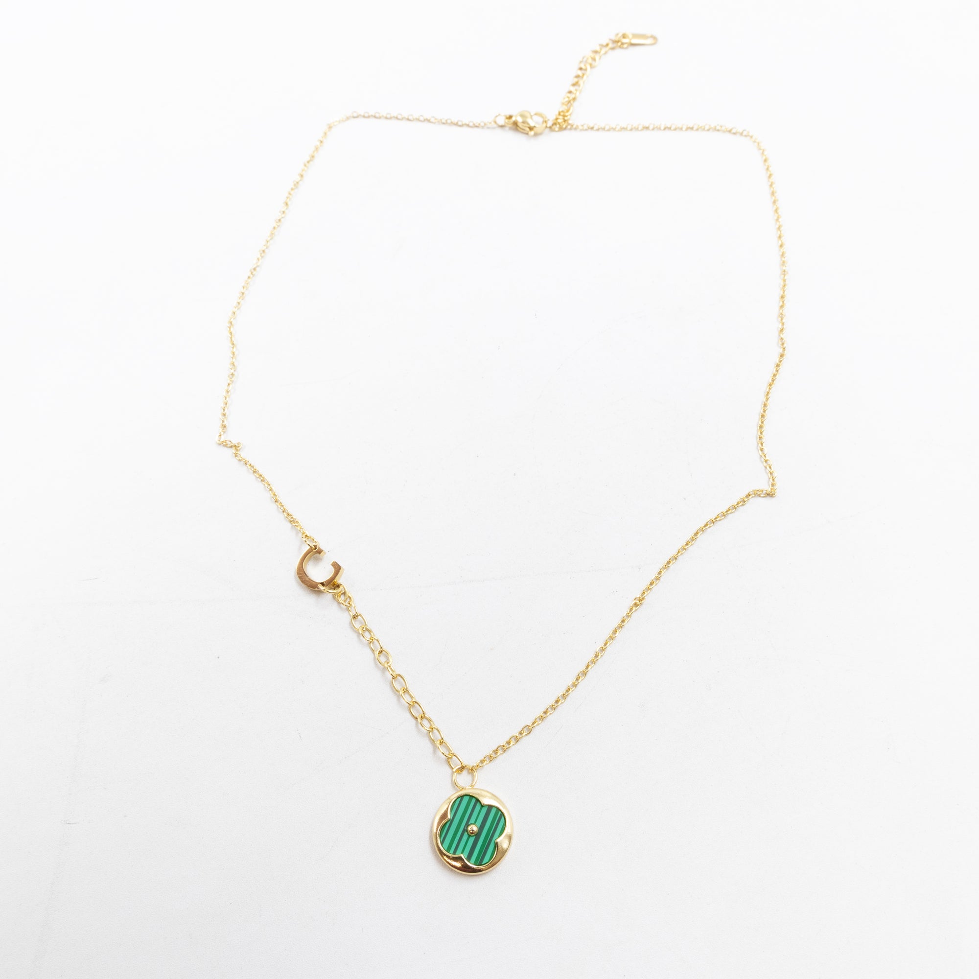 Collares Dorados con dijes de letra A,B,C y dije de Trebol M1 Oro Laminado