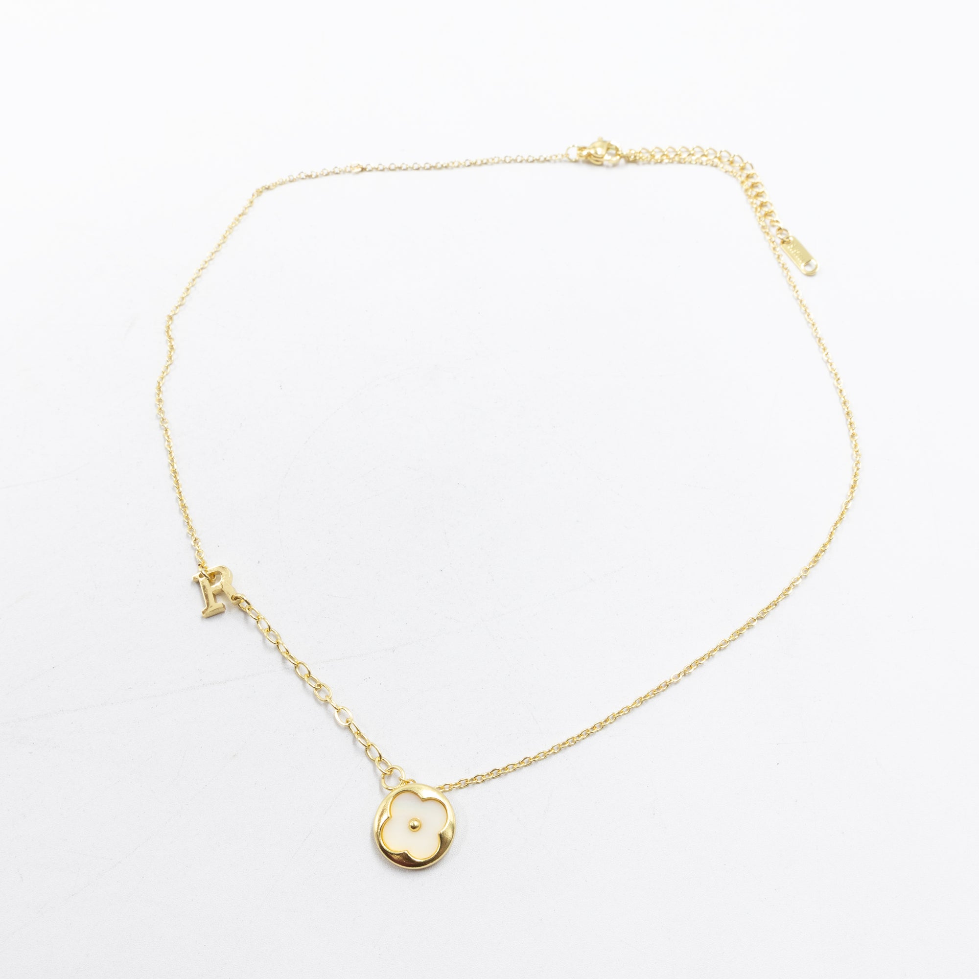 Collares Dorados con dijes de letra N,P,R y dije de Trebol M5 Oro Laminado