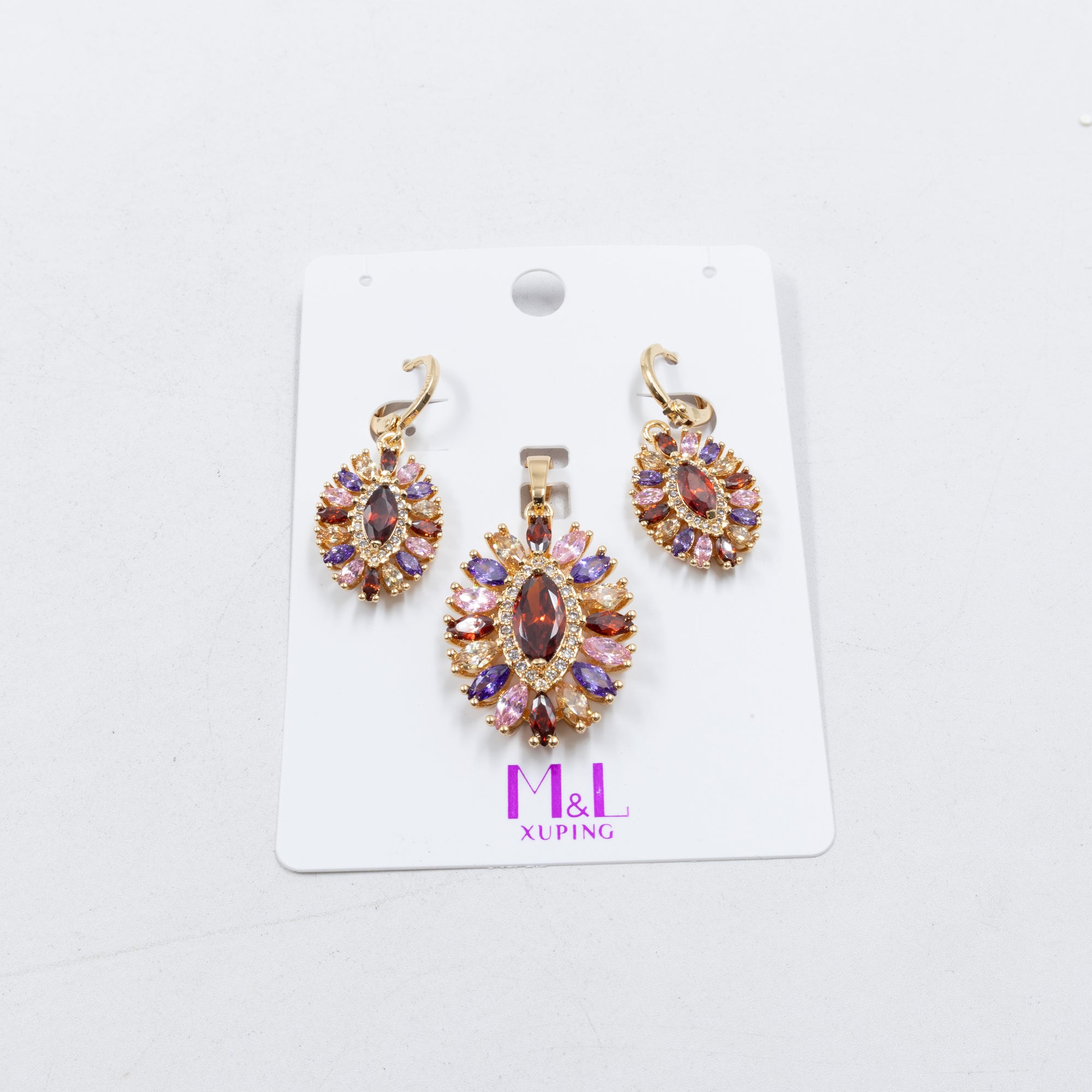 Conjunto de de Aretes y Dije M9 Oro Laminado