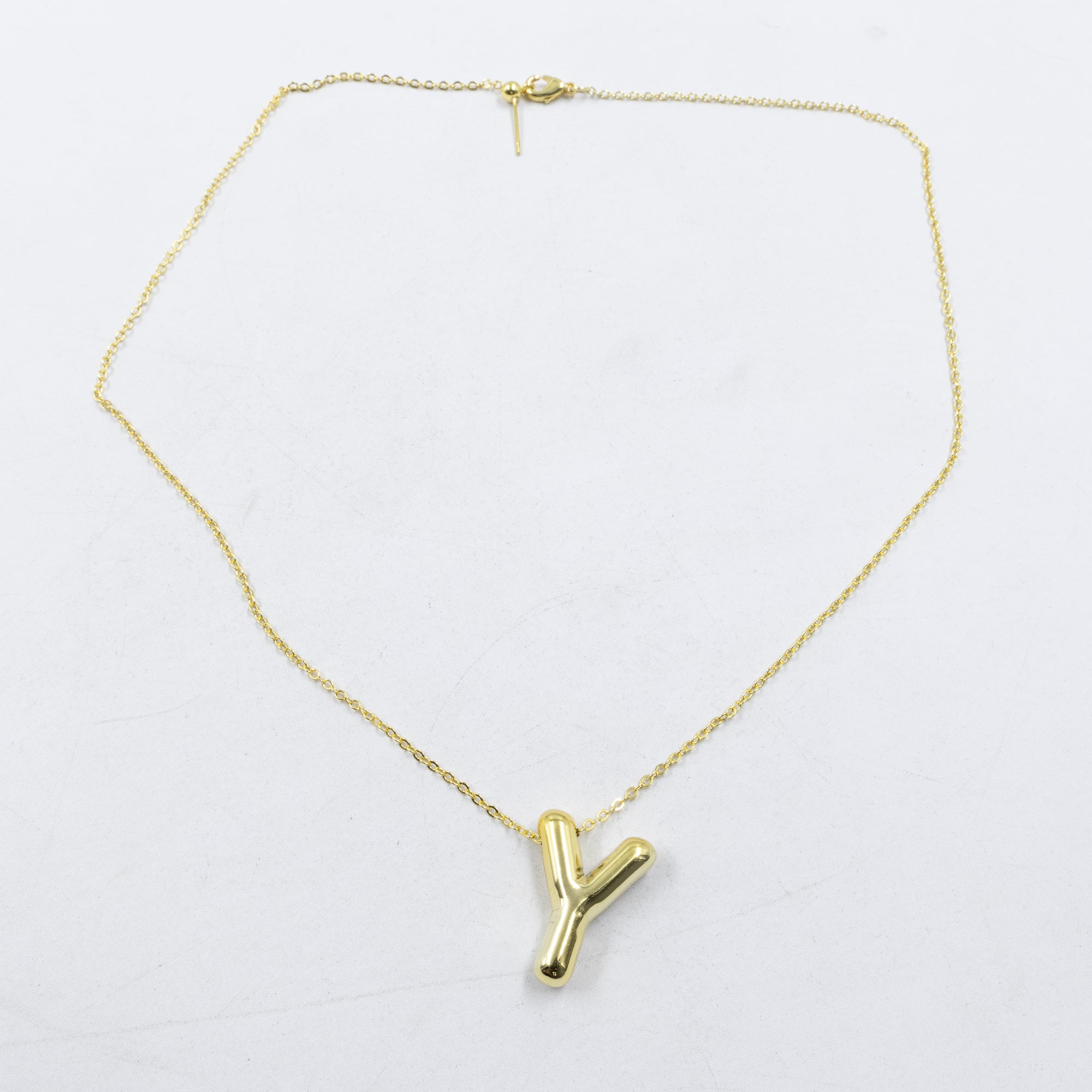 Collar Dorado con Dije de letras Grandes M2 Oro Laminado