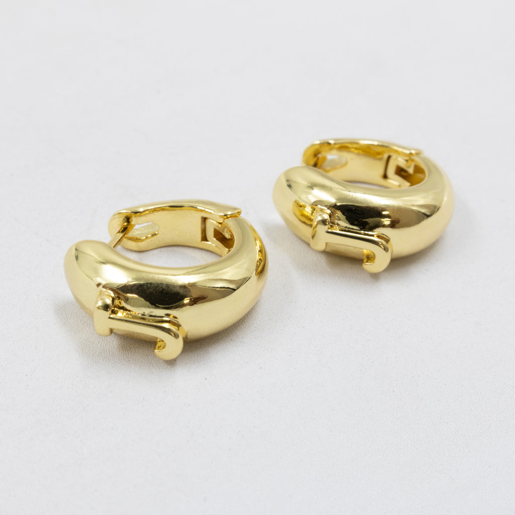 Aretes Dorados con Letra M1 Oro Laminado