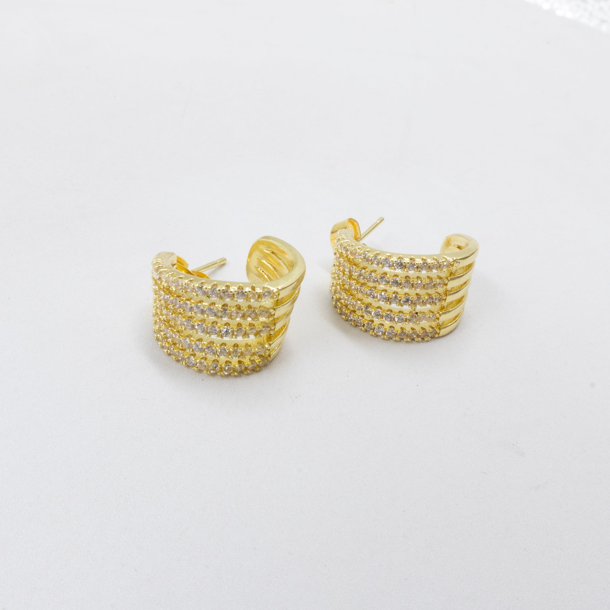 Aretes Dorados Caja 2 01/06/26 M2 Oro Laminado