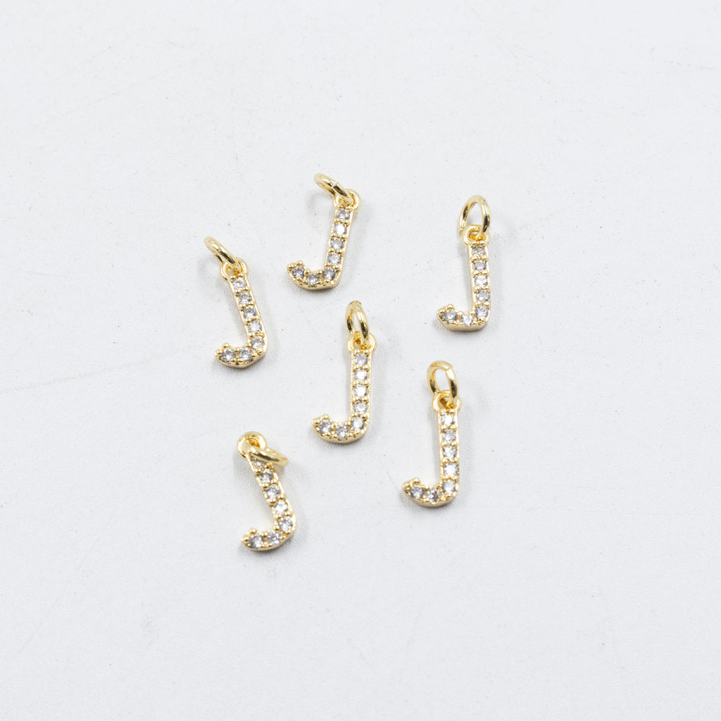 Paquete de 6 Dijes de Letras con piedras M1 Oro Laminado