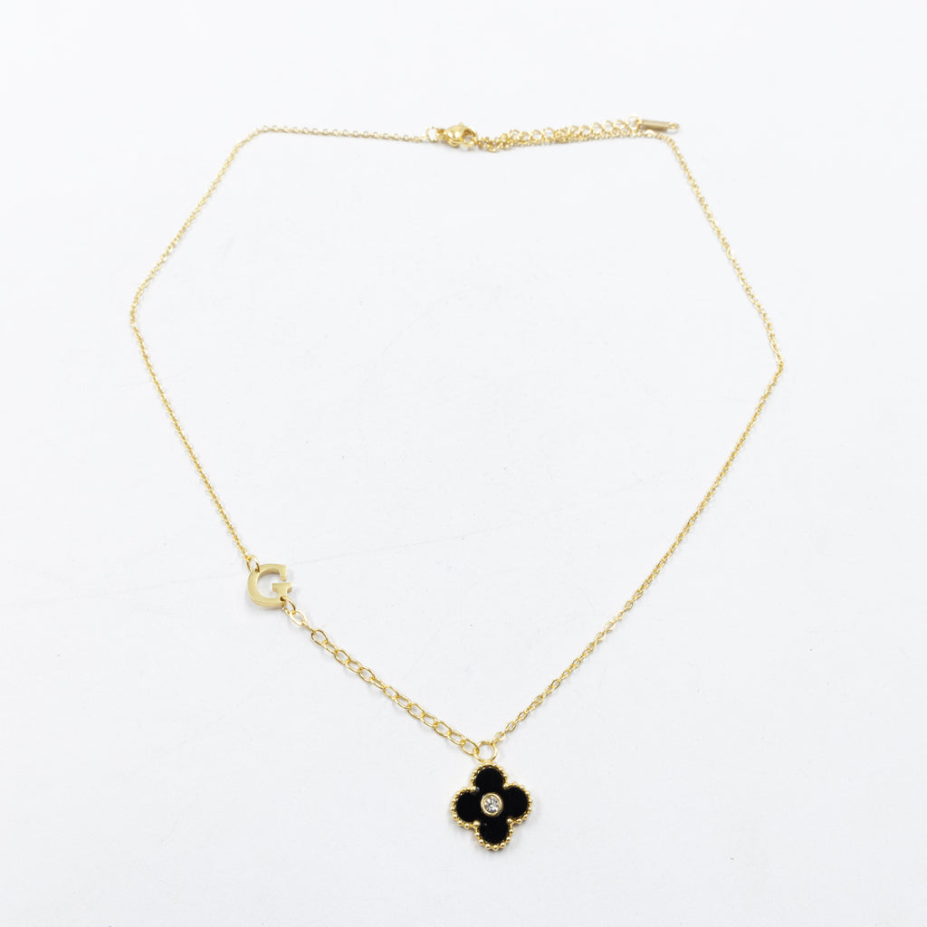 Collar de Dije de Trebol y letras M8 Oro Laminado