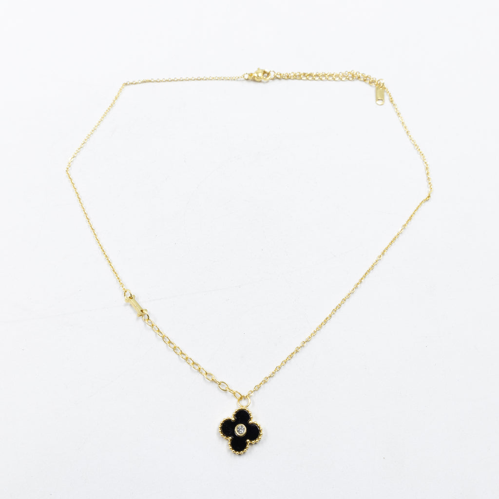 Collar de Dije de Trebol y letras M8 Oro Laminado