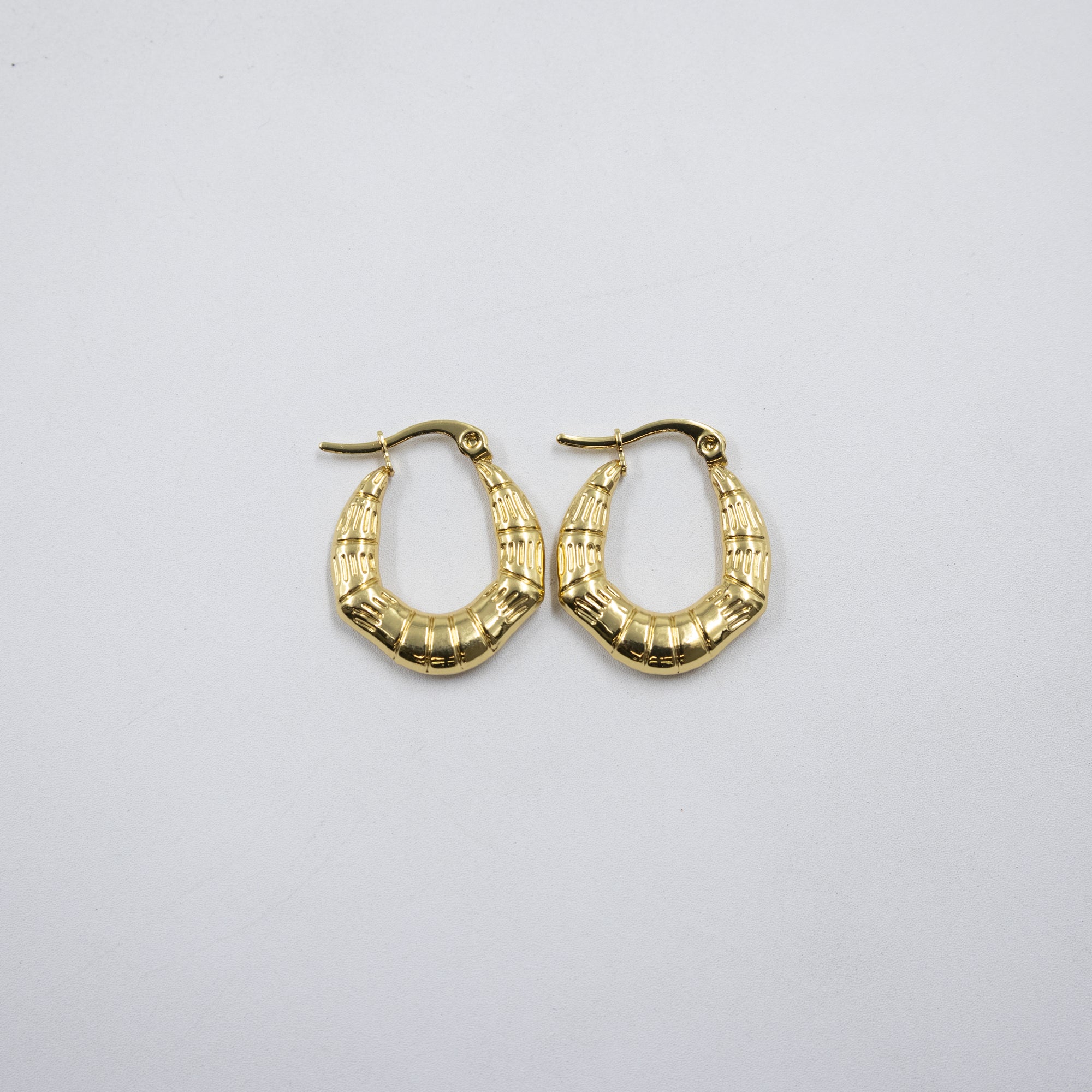 Aretes Dorados Chicos M6 Oro Laminado