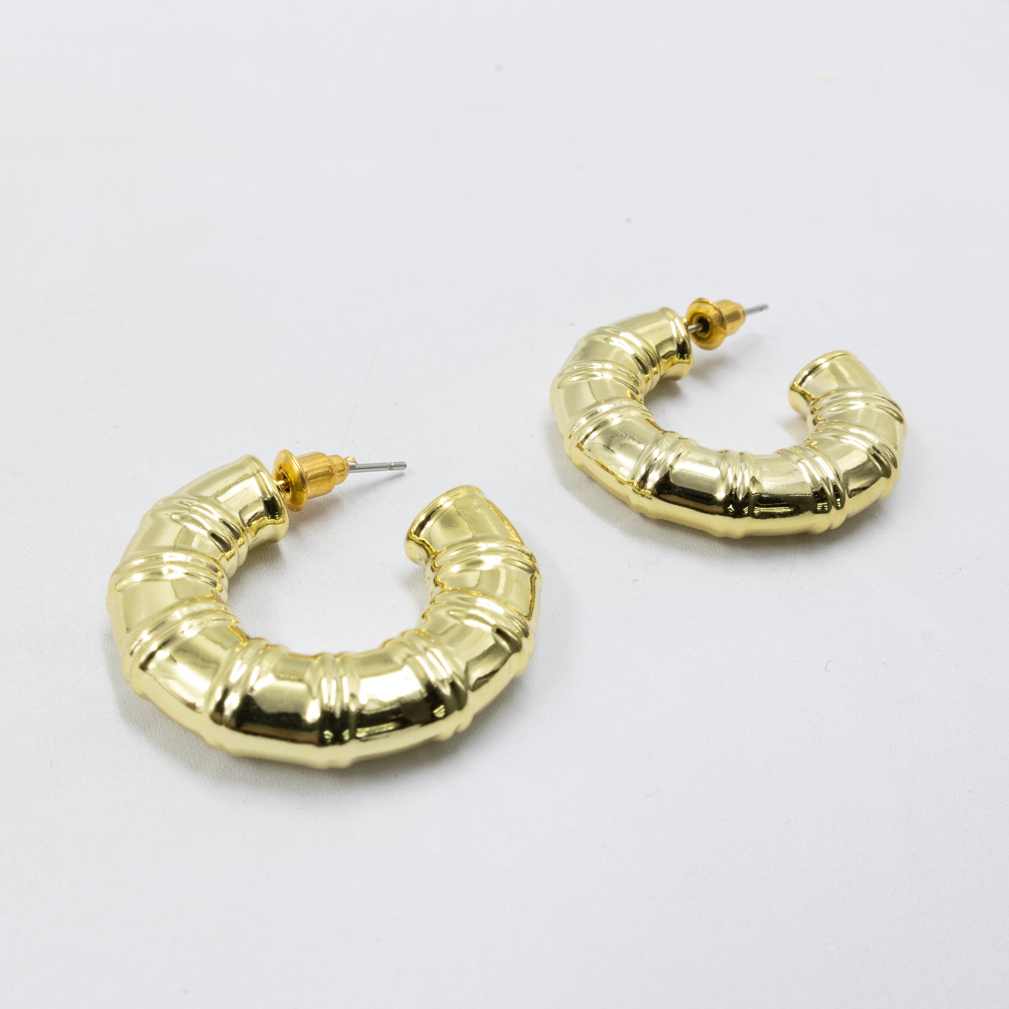 Aretes Dorados Diferentes Diseños 26/05/26 M1 Oro Laminado