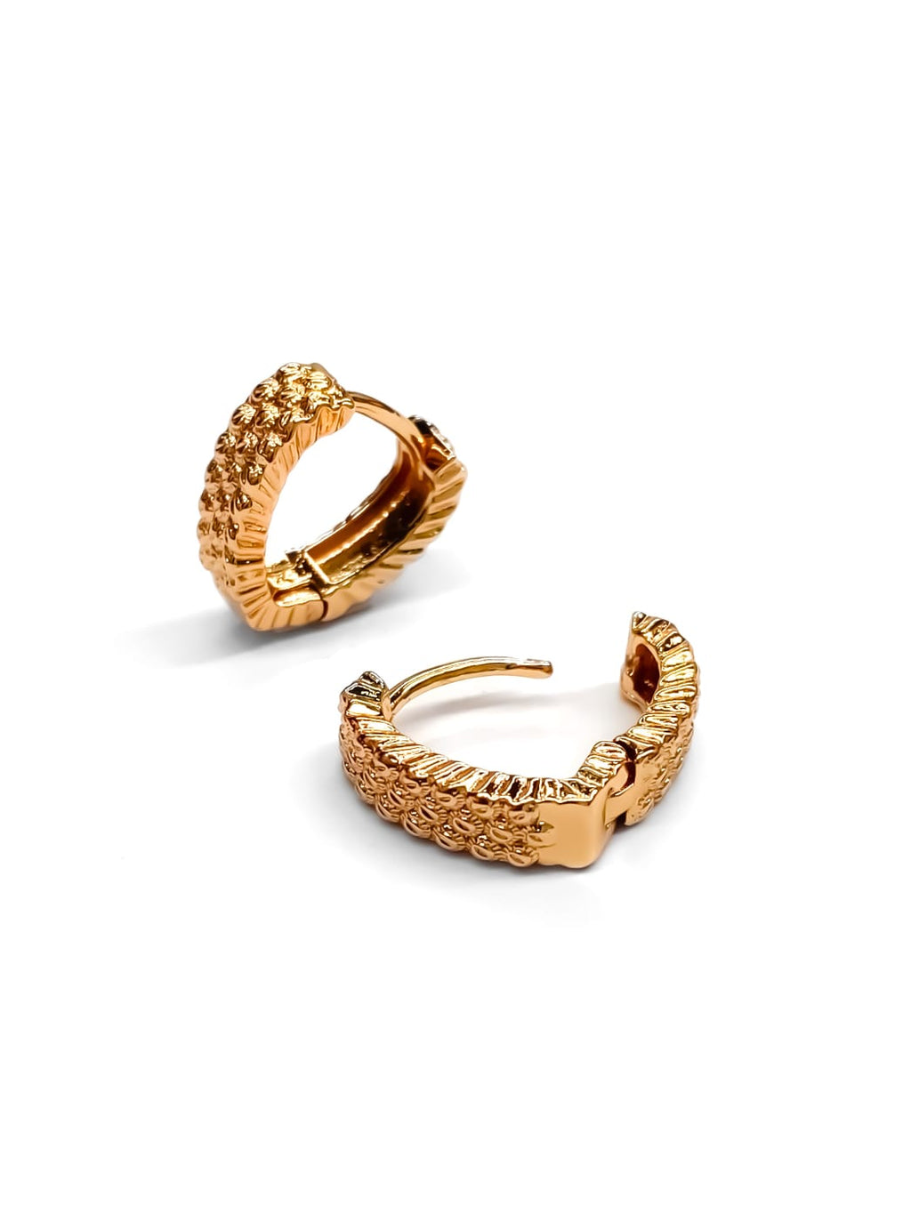 ARETES HUGGIES M18 - ORO LAMINADO