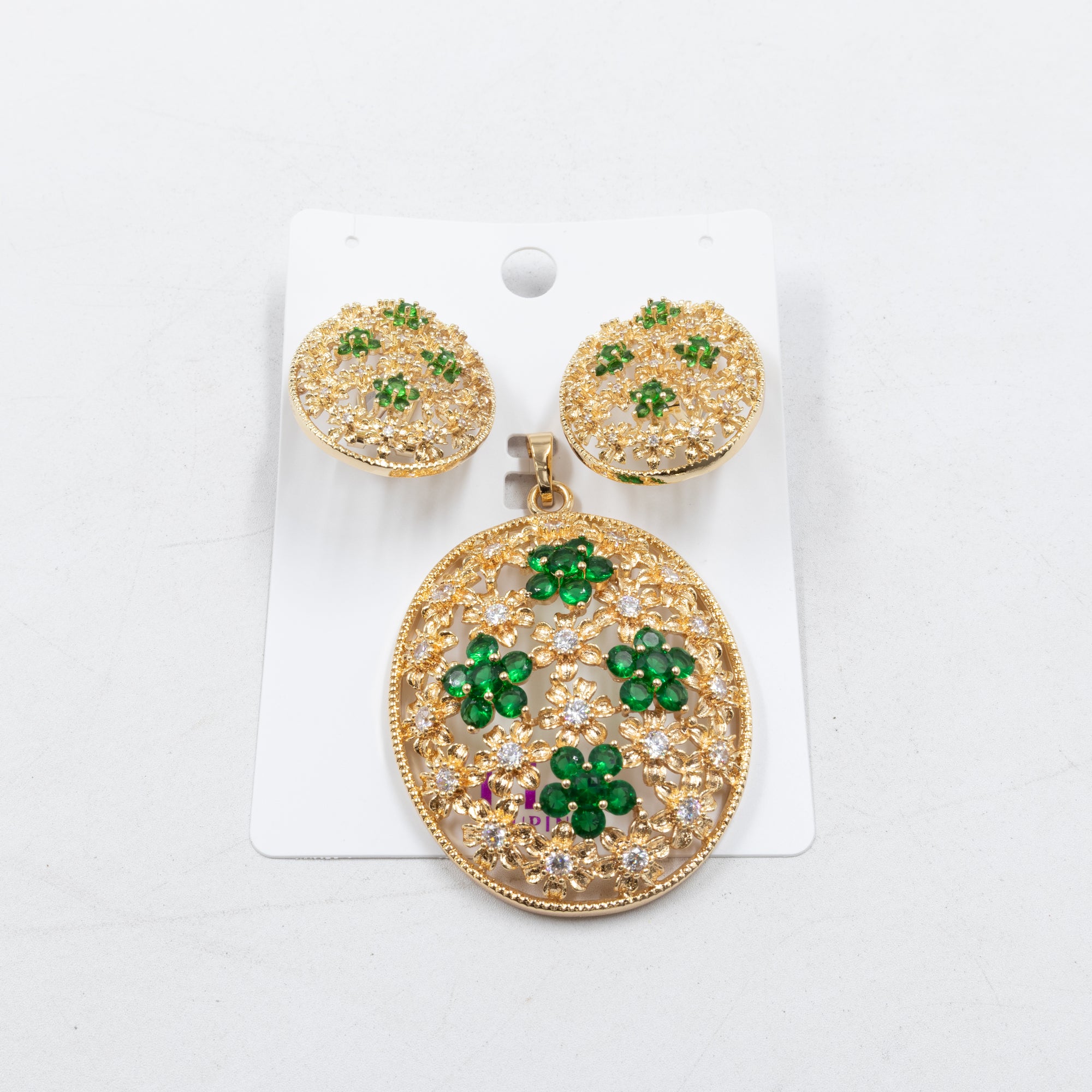 Conjunto de de Aretes y Dije M11 Oro Laminado