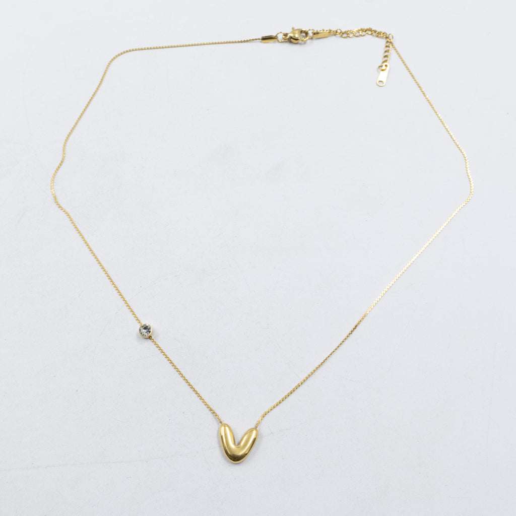 Collar Dorado con Dije de letras pequeñas M2 Oro Laminado