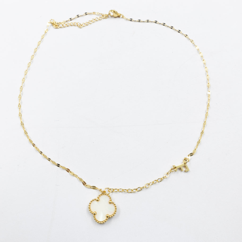 Collares Dorados con dijes de letra D, E ,F y dije de trebol M2 Oro Laminado