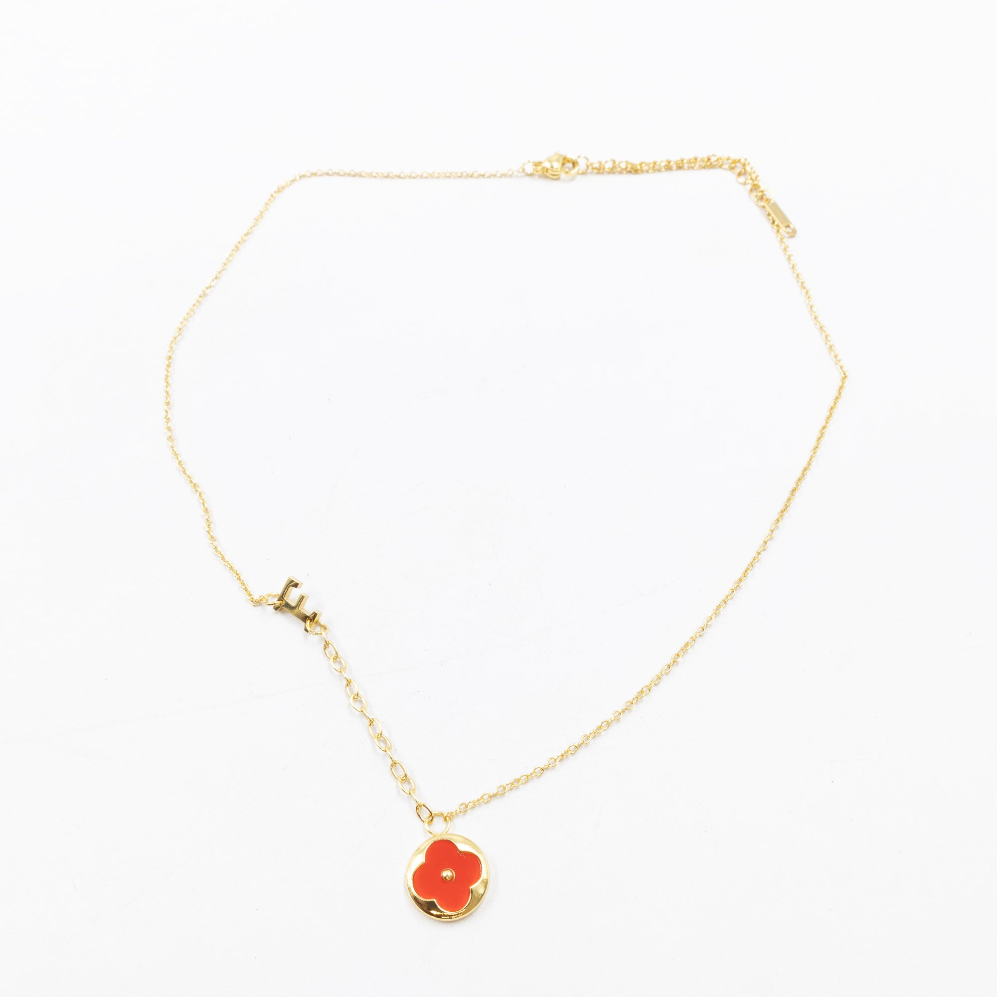 Collares Dorados con dijes de letra D,E,F y dije de Trebol M2 Oro Laminado