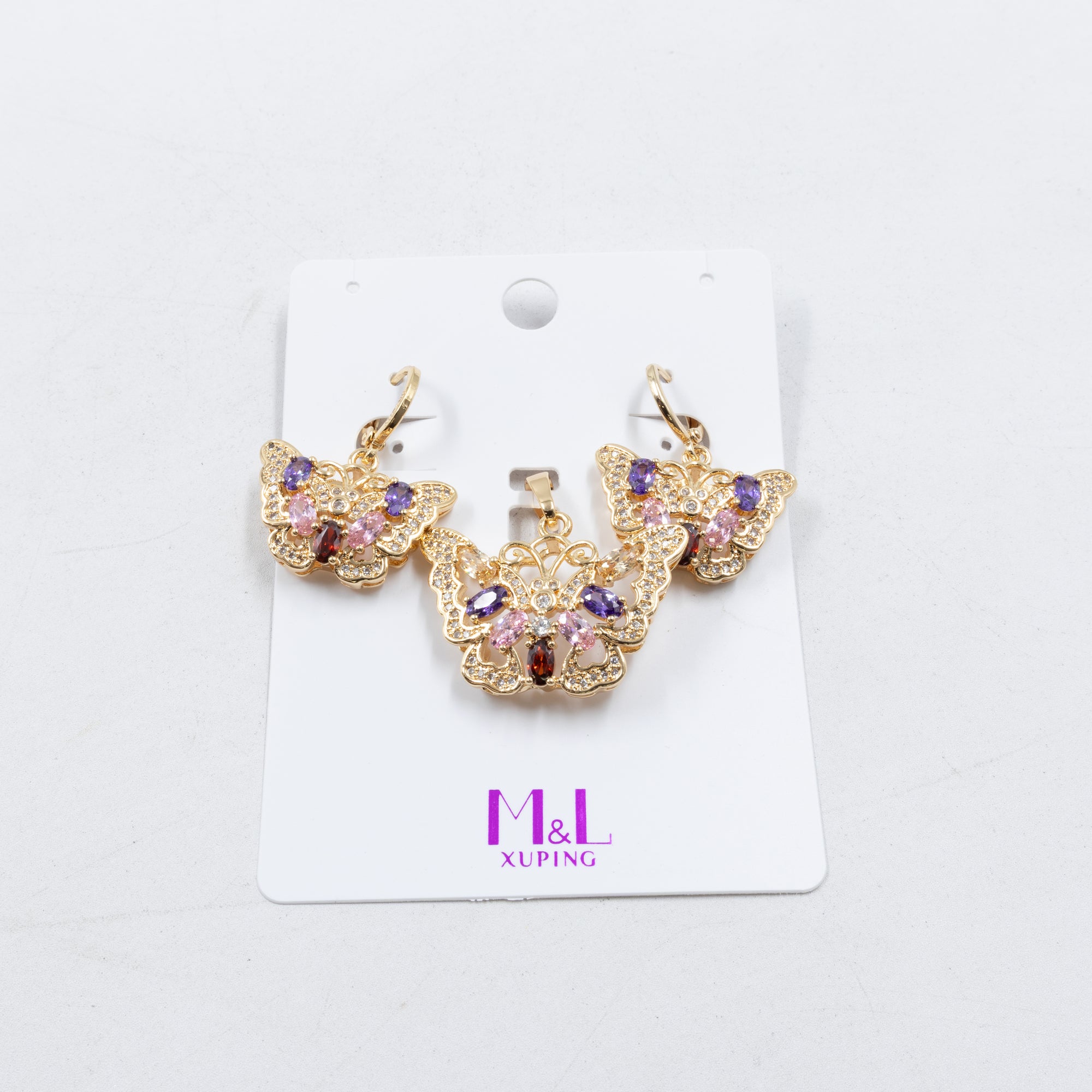Conjunto de de Aretes y Dije M5 Oro Laminado
