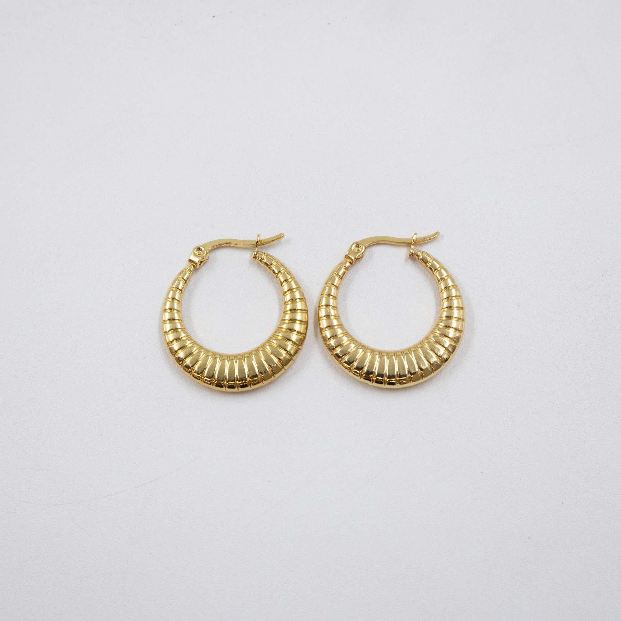 Aretes Dorados Chicos M3 Oro Laminado
