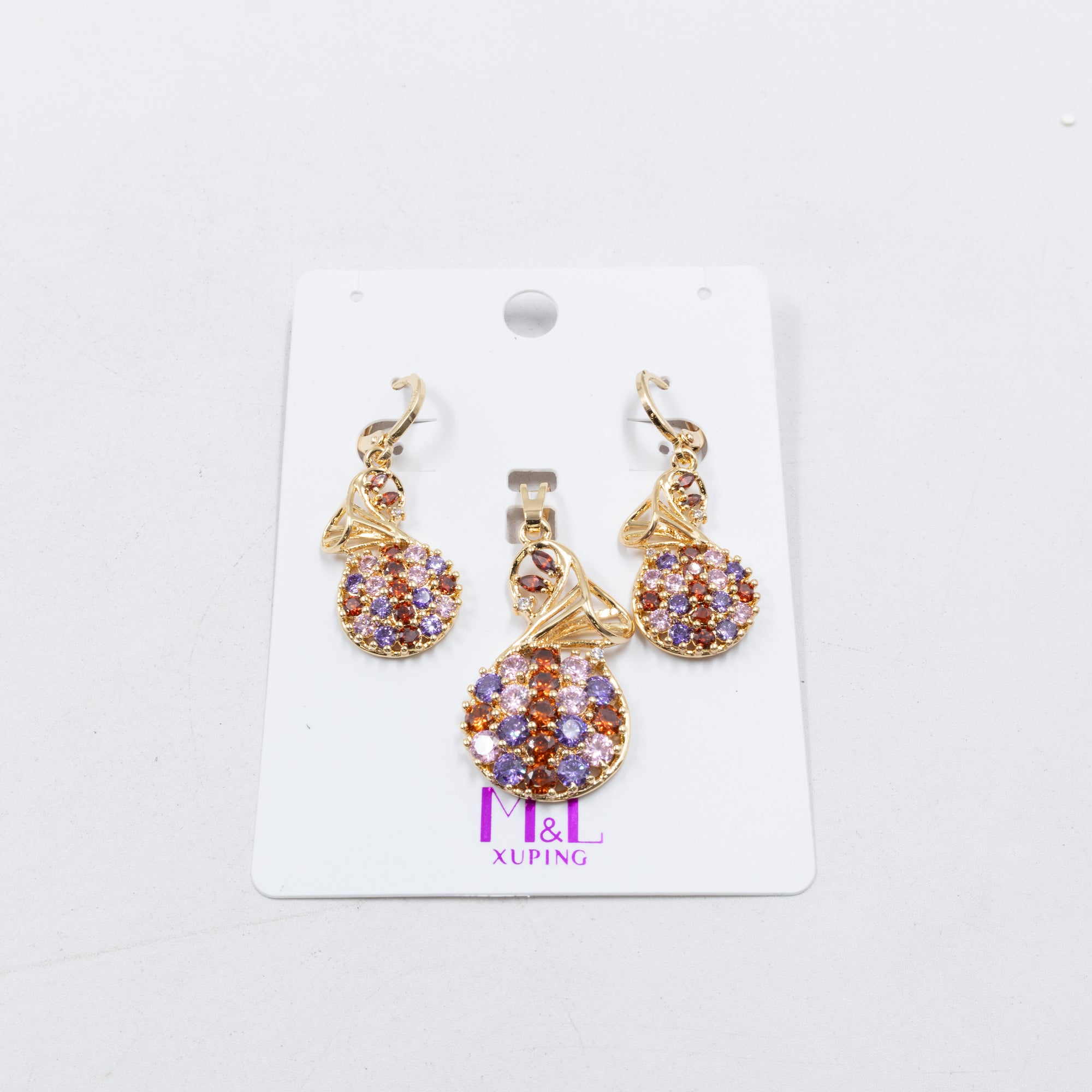 Conjunto de de Aretes y Dije M9 Oro Laminado
