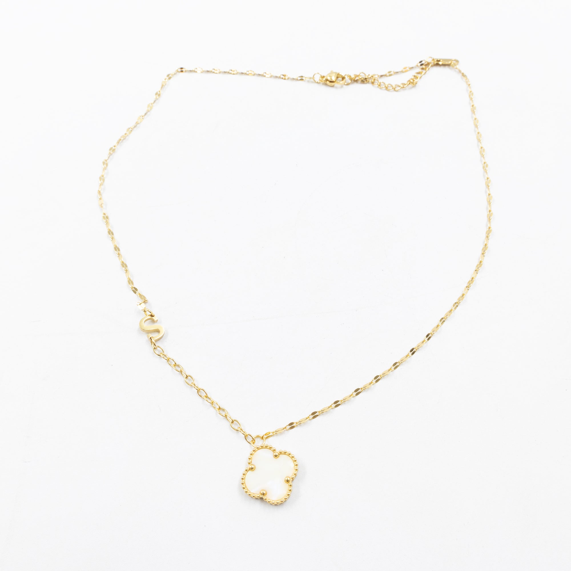 Collares Dorados con dijes de letra P, R, S y dije de Trebol M5 Oro Laminado