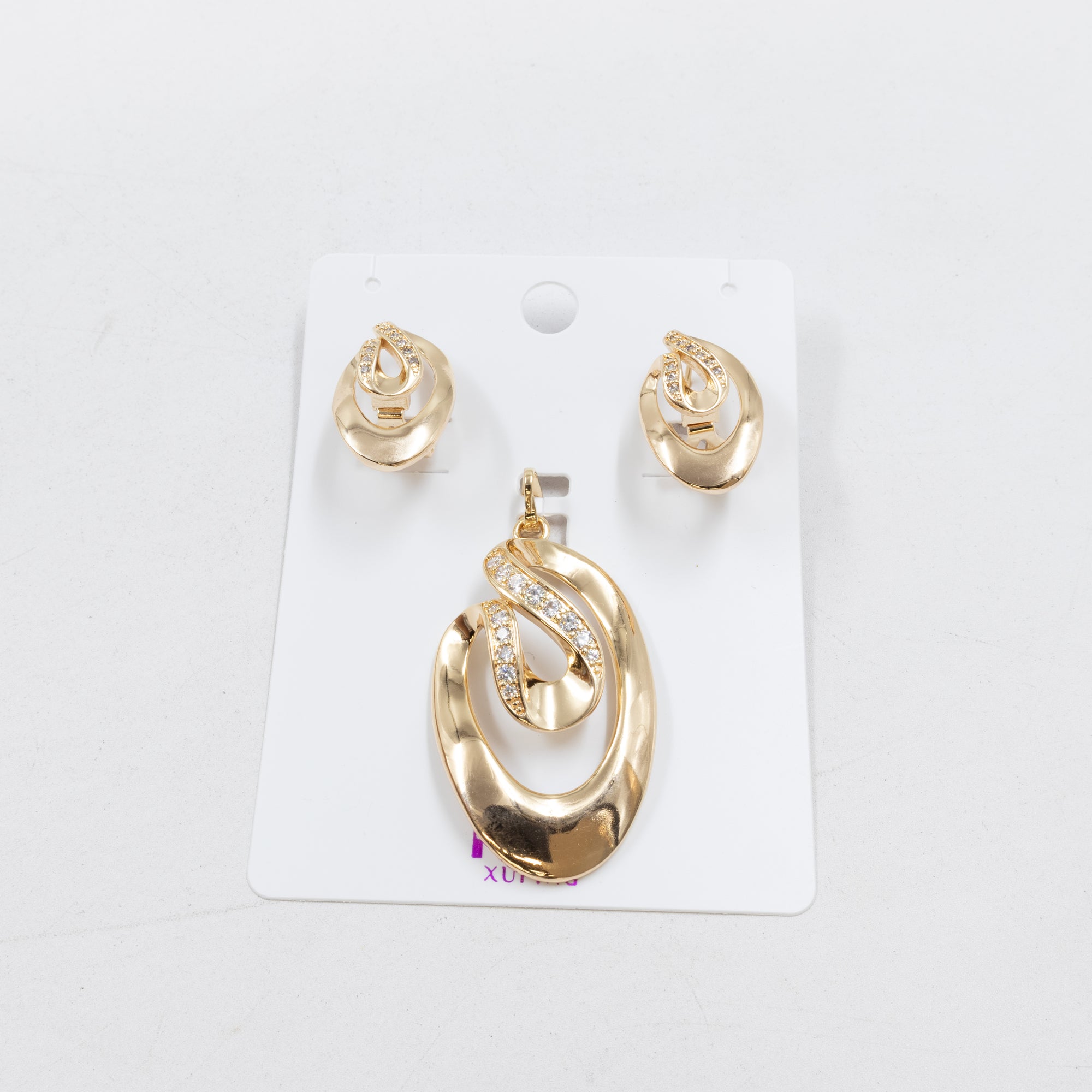 Conjunto de de Aretes y Dije M4 Oro Laminado