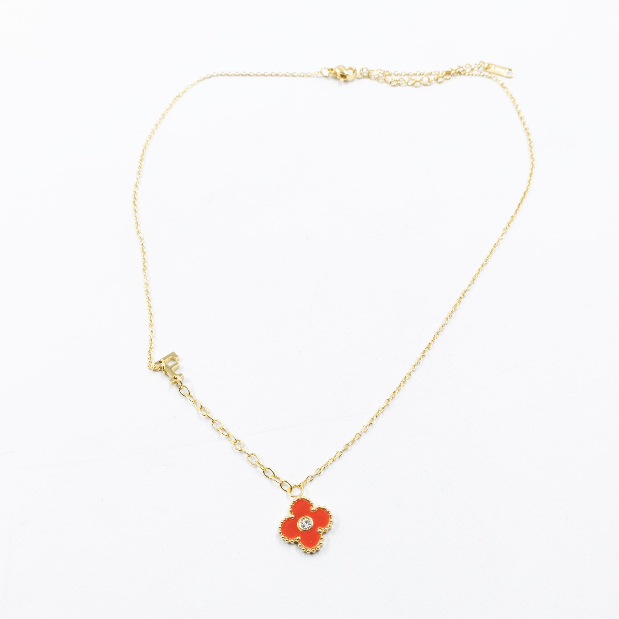 Collar de Dije de Trebol y letra D,E,F  M2 Oro Laminado
