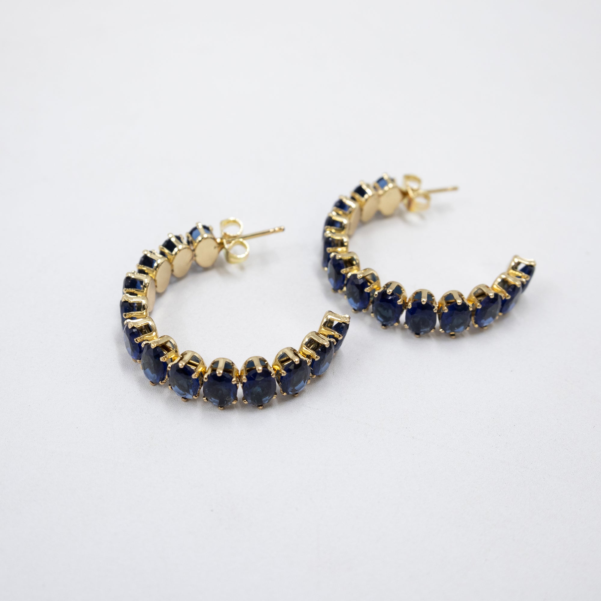 Aretes Dorados con piedras de color M8 Oro Laminado