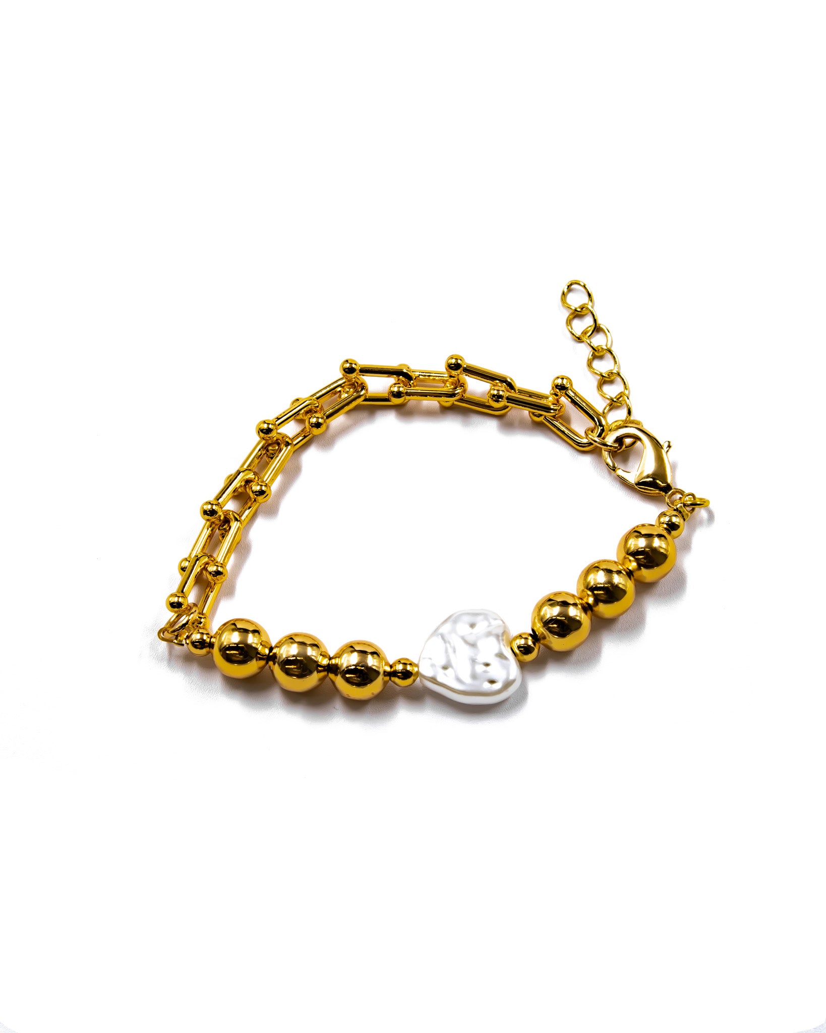 Pulsera Dorada con cuentas y dije - M1 Oro Laminado