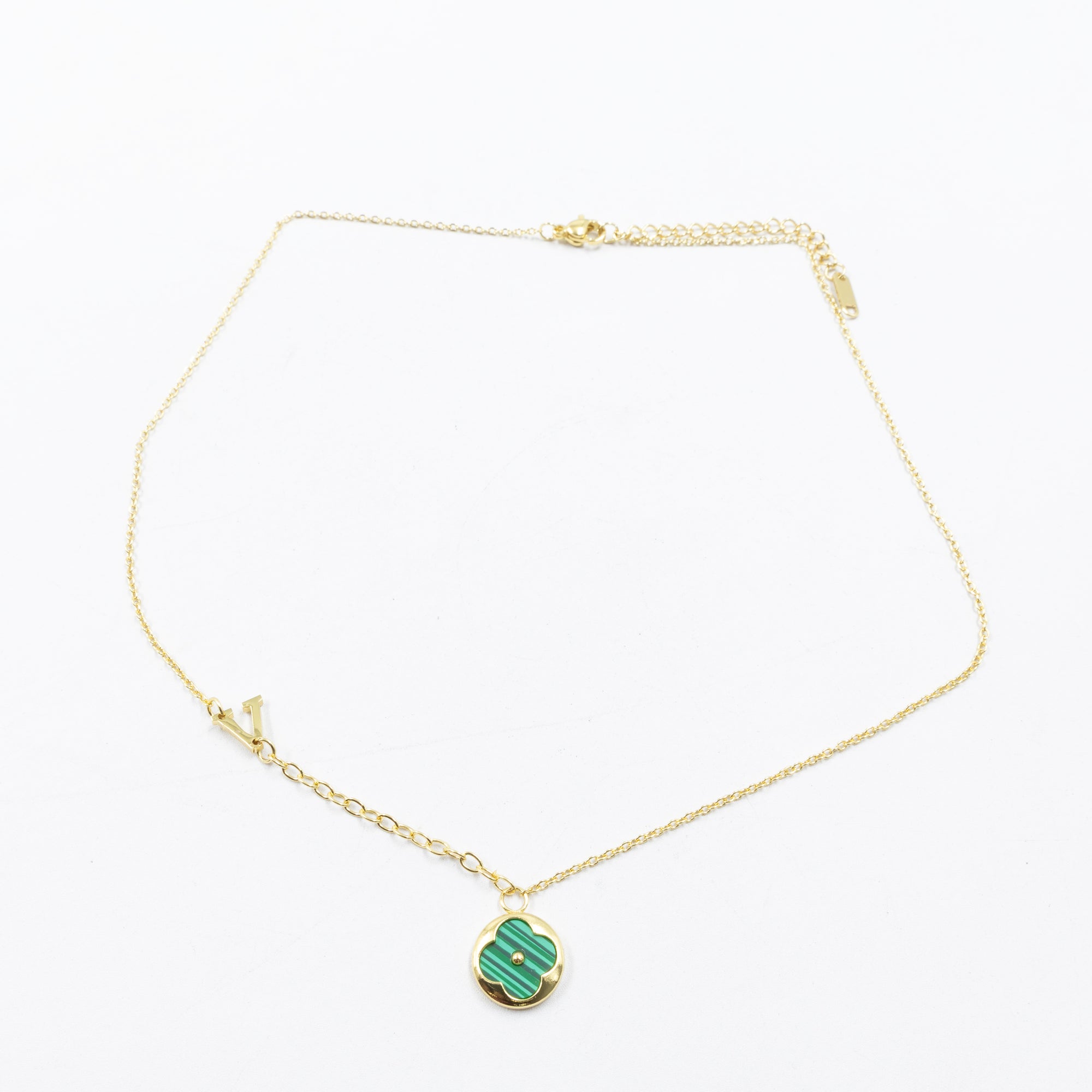 Collares Dorados con dijes de letra S,T,V y dije de Trebol M6 Oro Laminado
