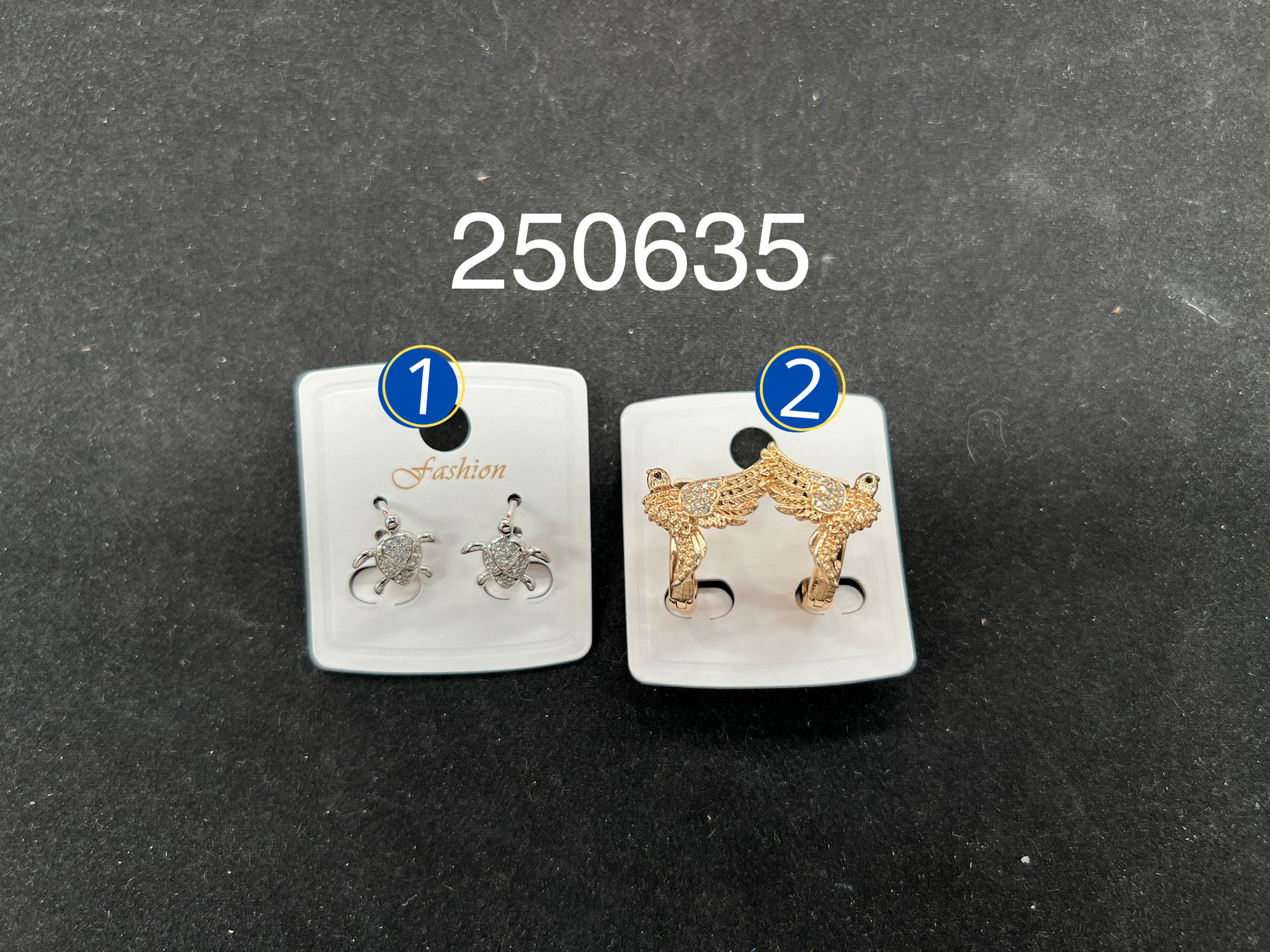 [05/AGOSTO/26] Aretes Dorados con piedras M9 Oro Laminado