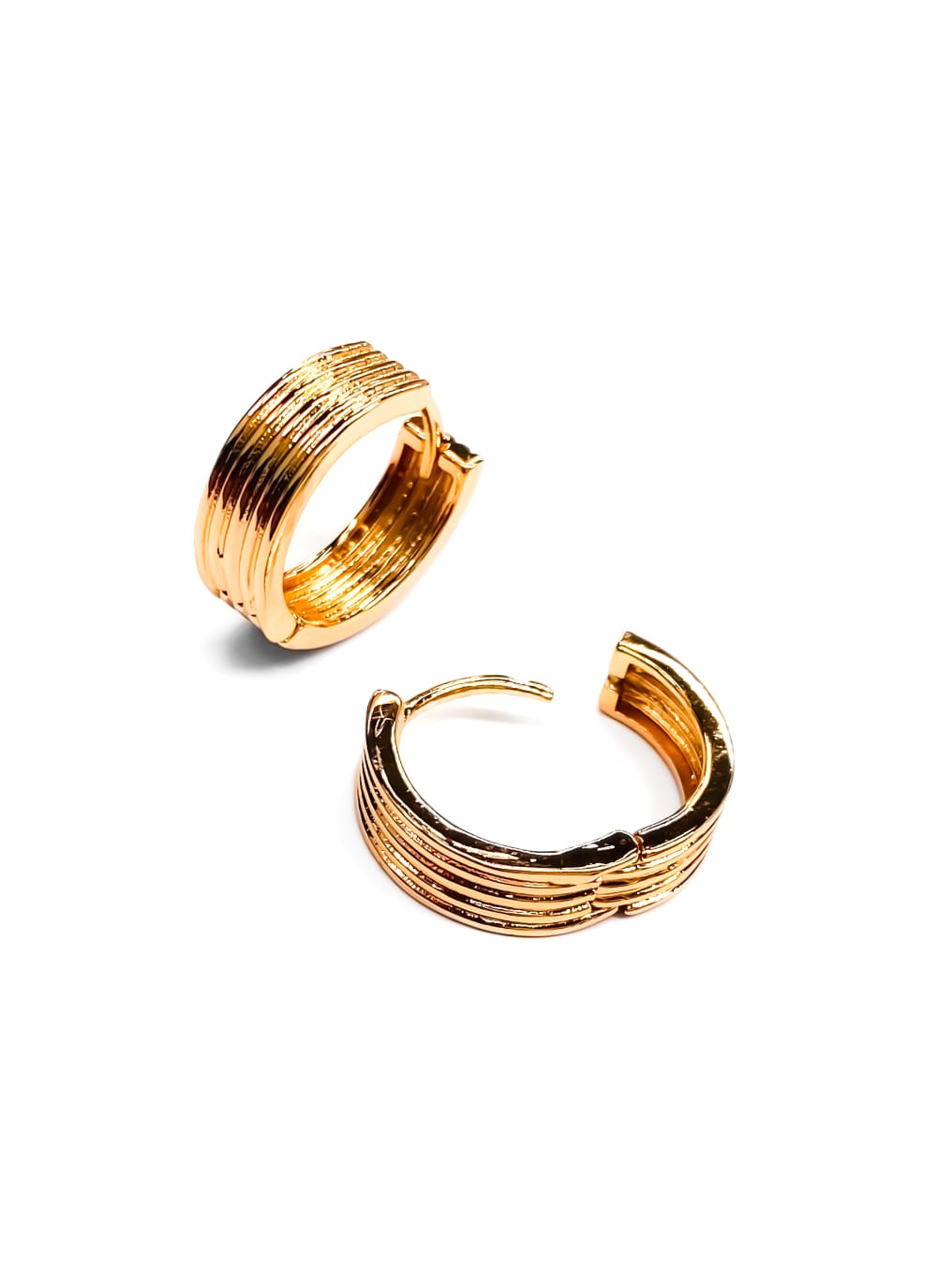 ARETES HUGGIES M21 - ORO LAMINADO