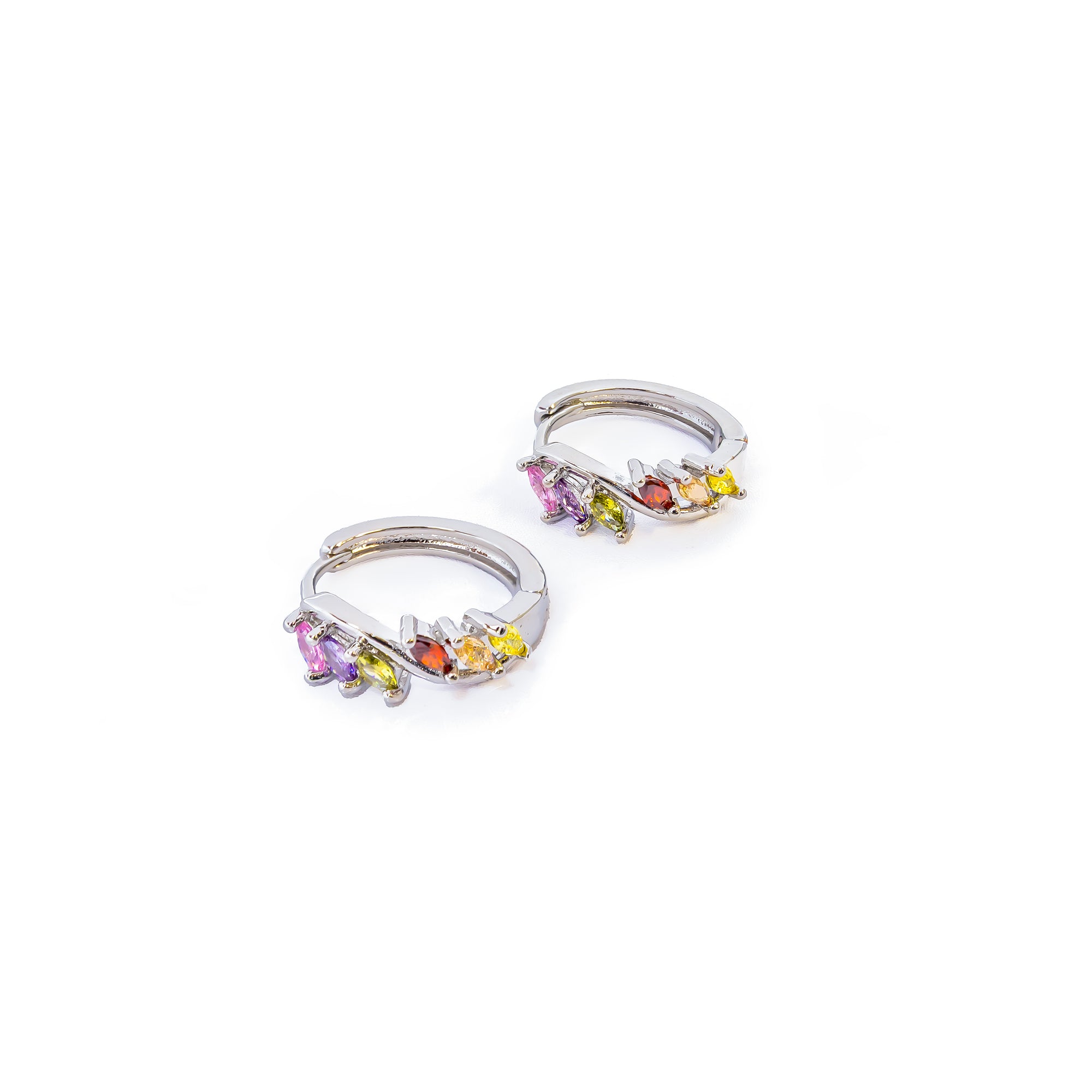 Aretes Plateados Huggies con Piedras Multicolor M7 Oro Laminado