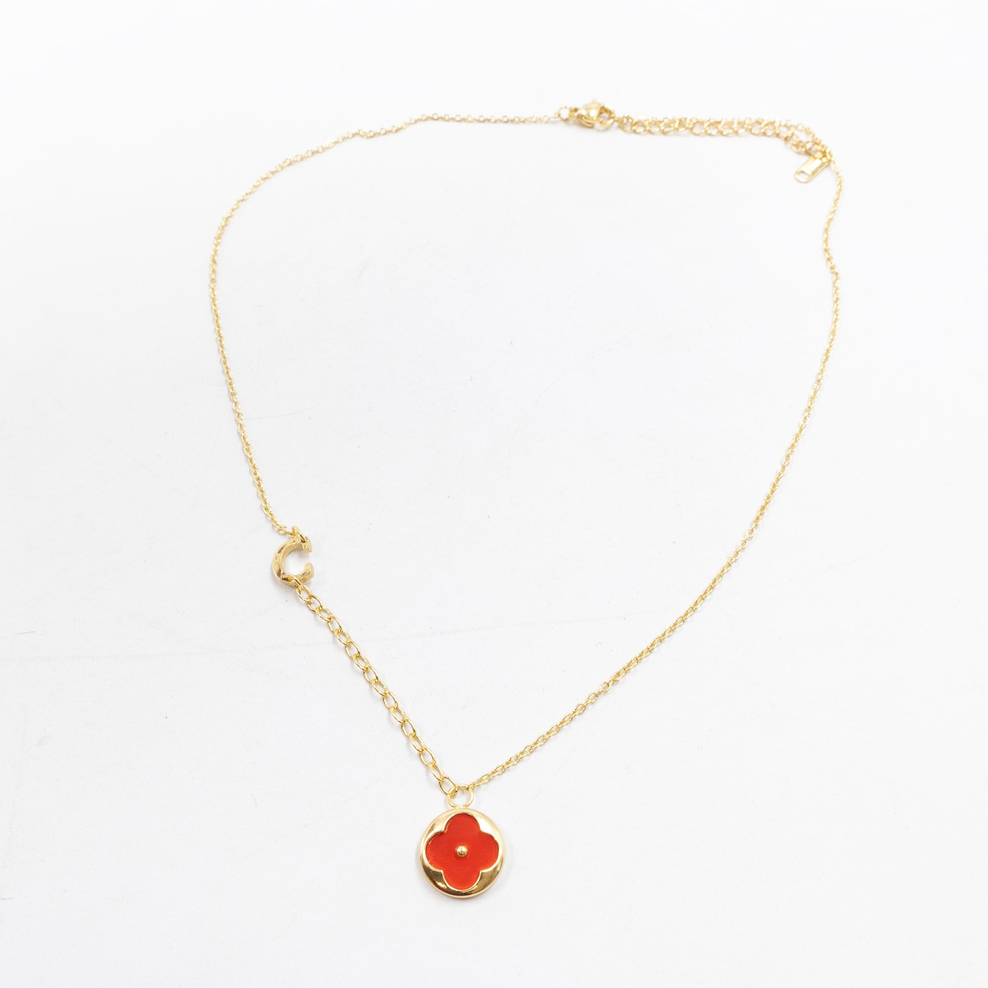 Collares Dorados con dijes de letra A,B,C y dije de Trebol M1 Oro Laminado