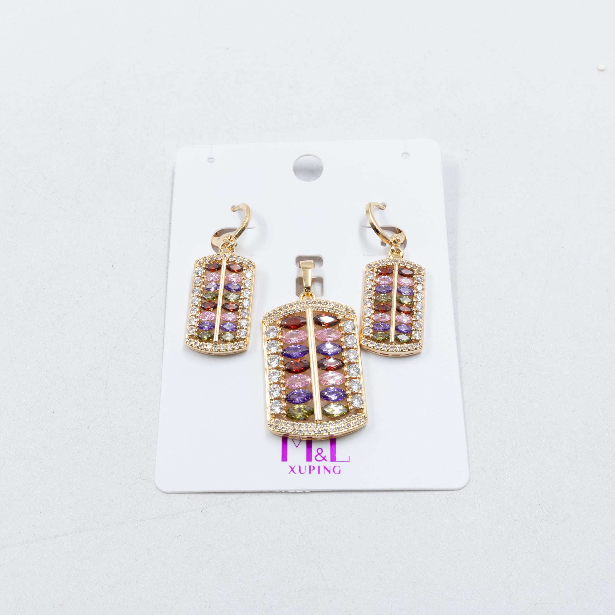 Conjunto de de Aretes y Dije M9 Oro Laminado