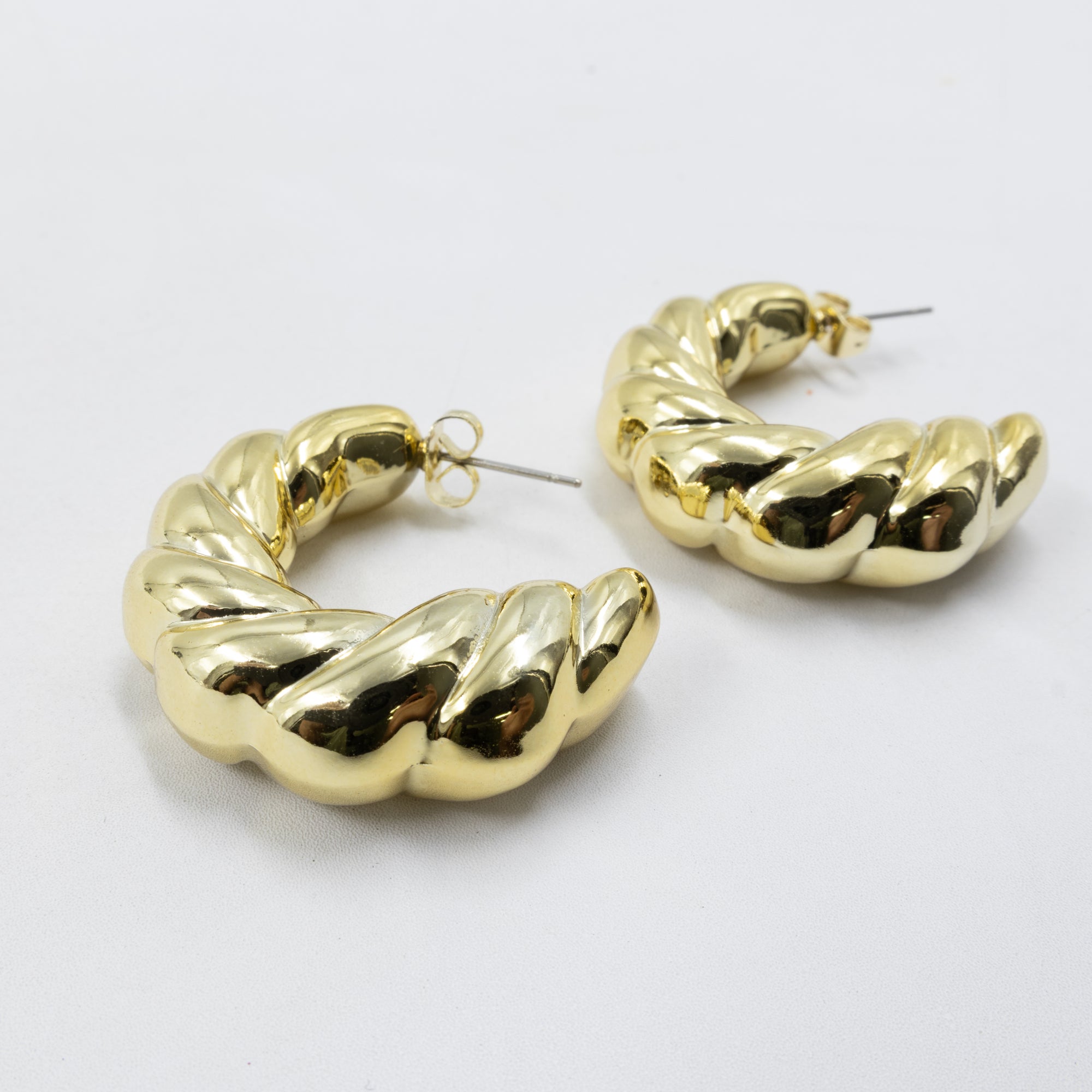 Aretes Dorados Diferentes Diseños 26/05/26 M1 Oro Laminado