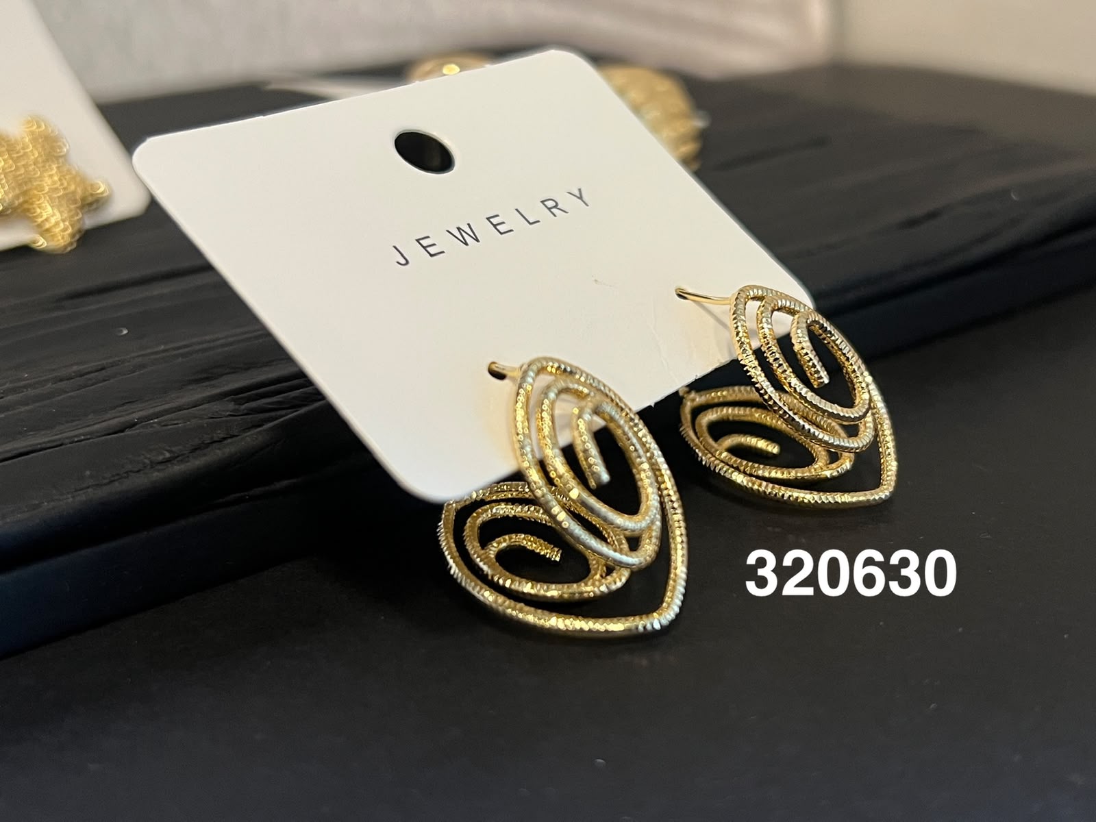 [13/AGOSTO/26] Aretes Dorados M9 Oro Laminado