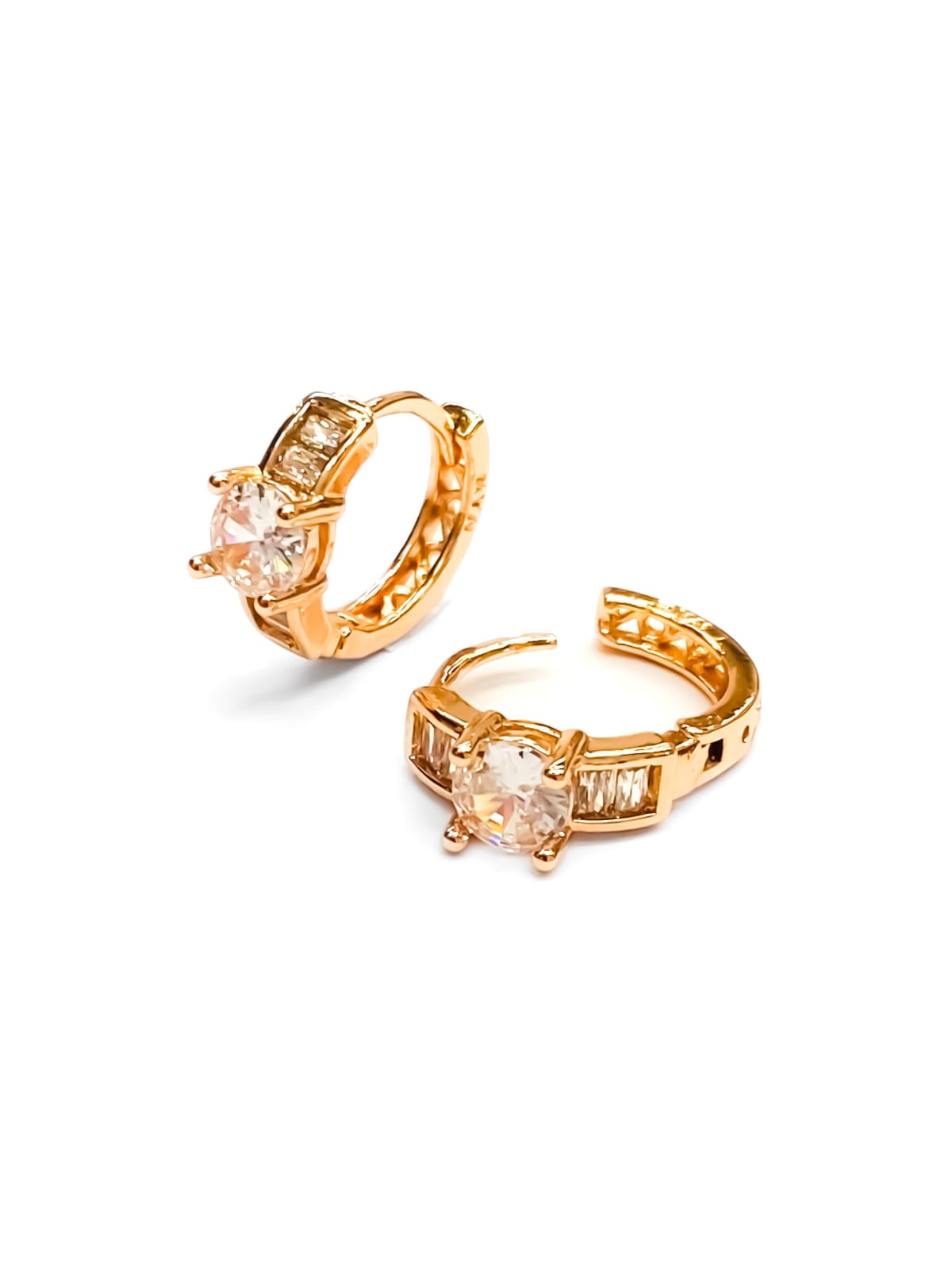 ARETES HUGGIES M5 - ORO LAMINADO