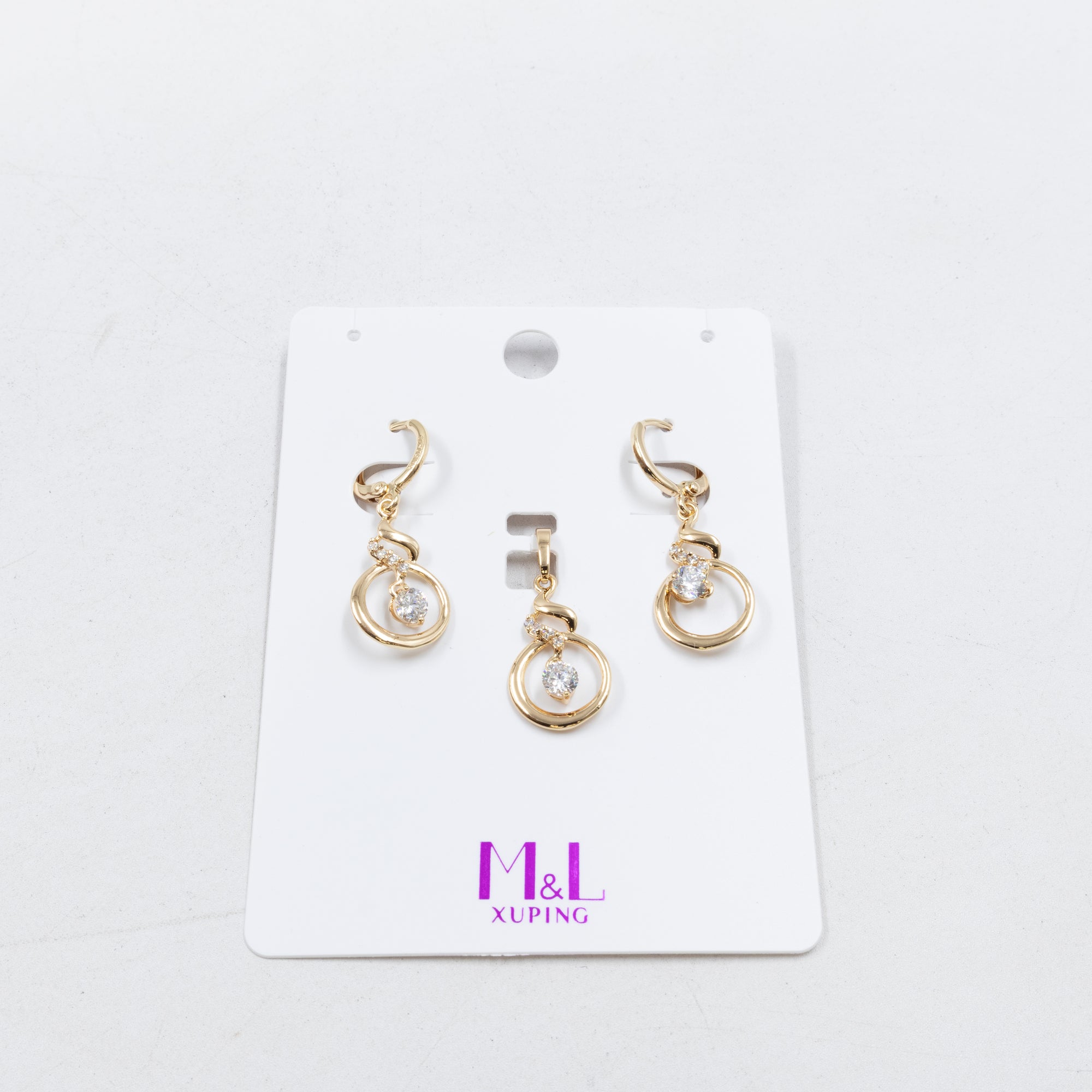 Conjunto de de Aretes y Dije M4 Oro Laminado