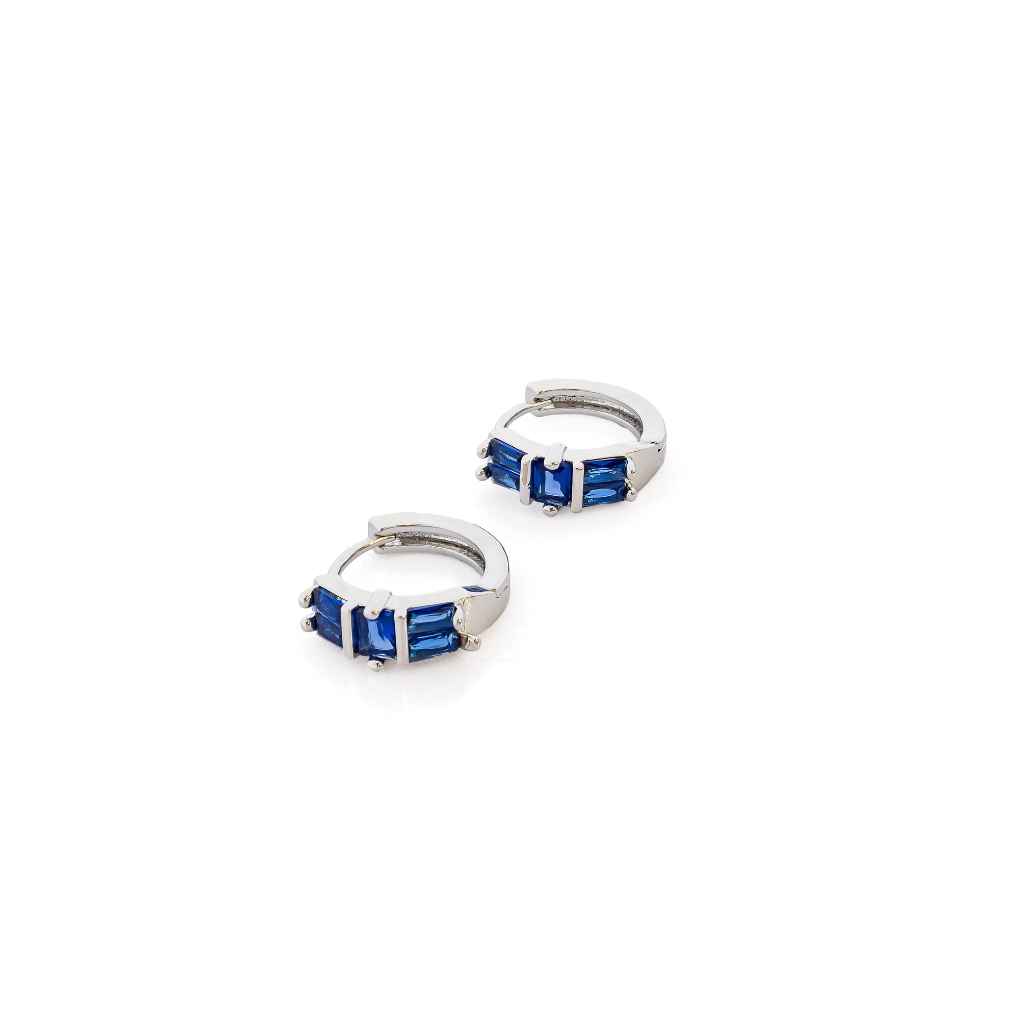 Aretes Plateados Huggies con Piedras Diferentes Colores M15 Oro Laminado