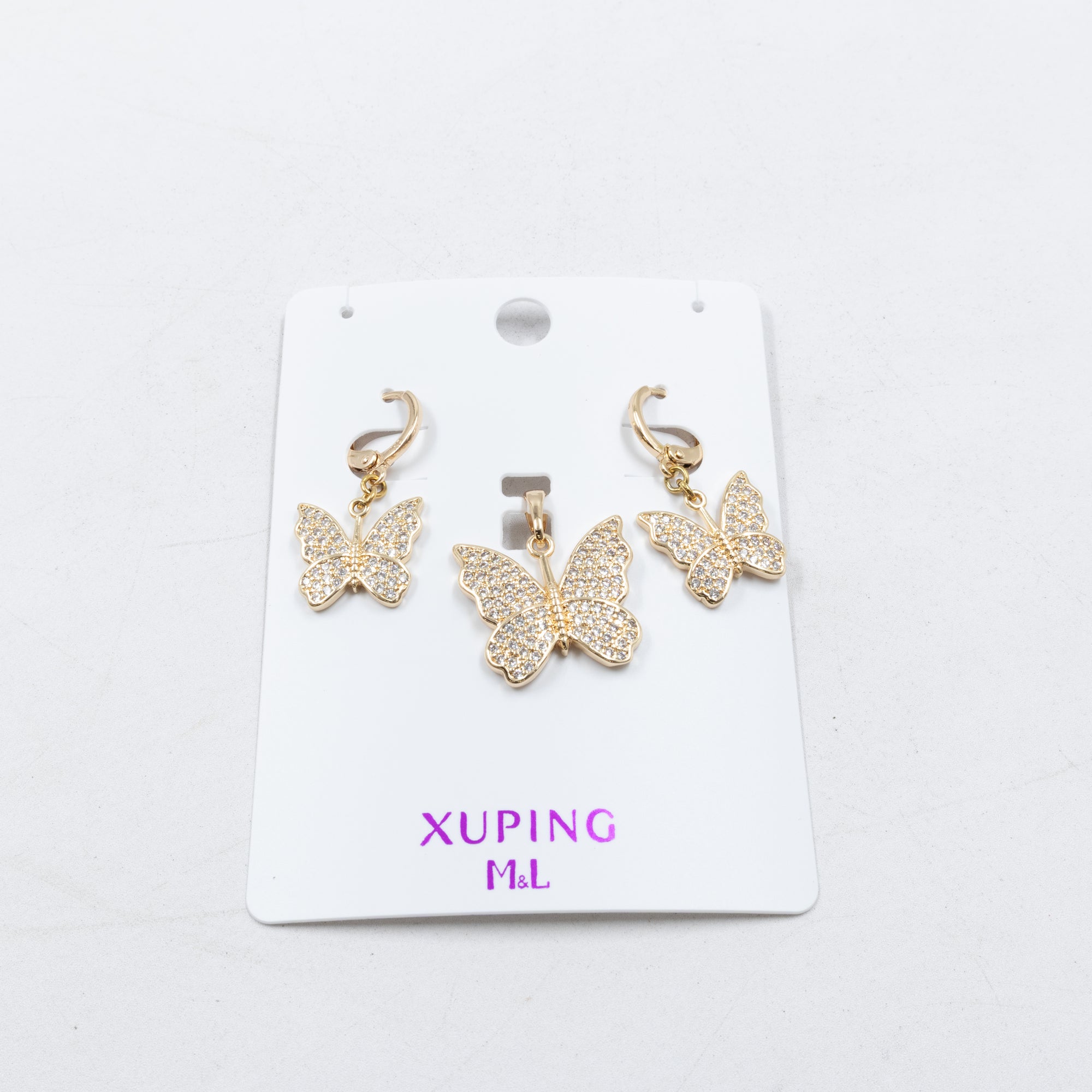 Conjunto de de Aretes y Dije M11 Oro Laminado