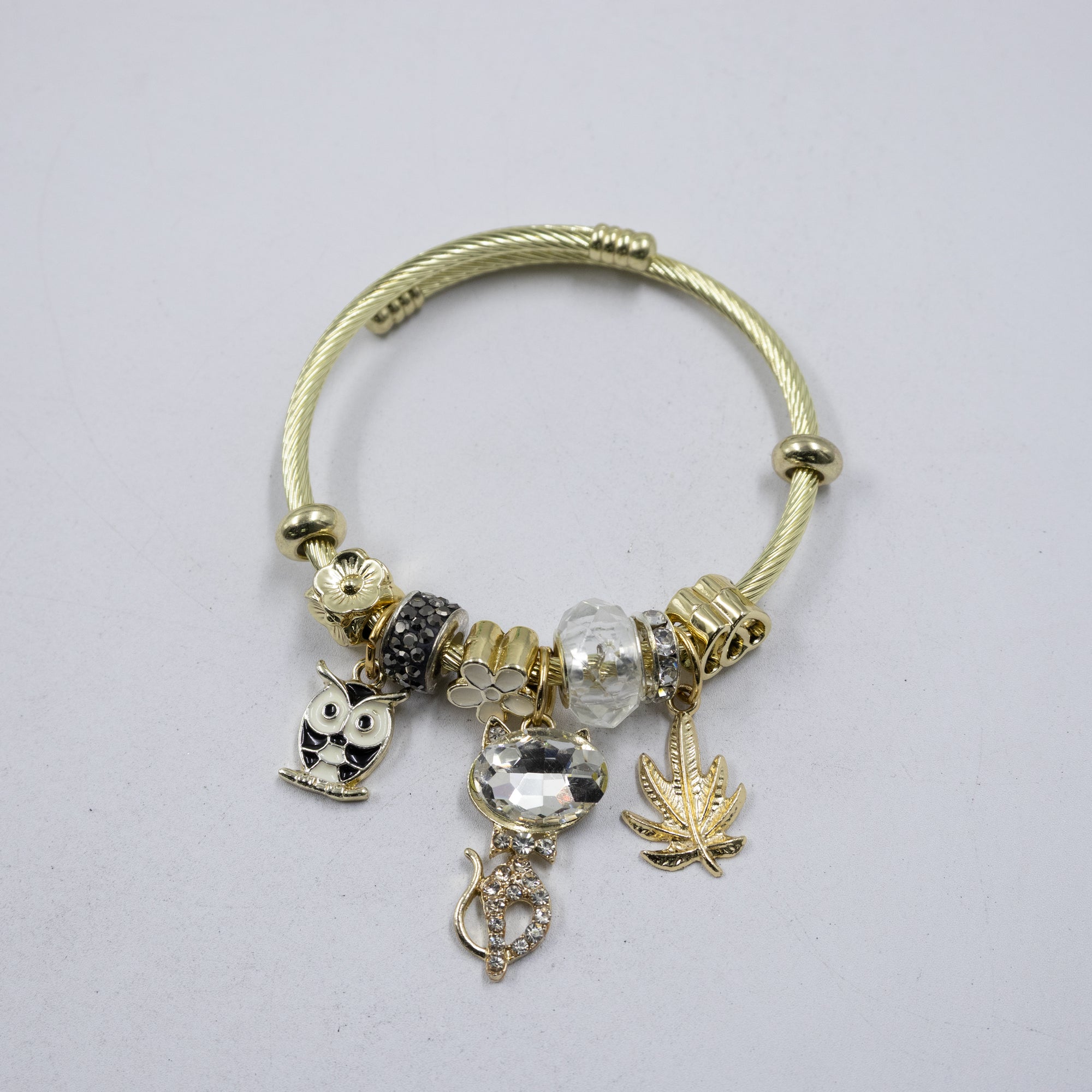 Pulsera tipo Pandora M12 Oro Laminado