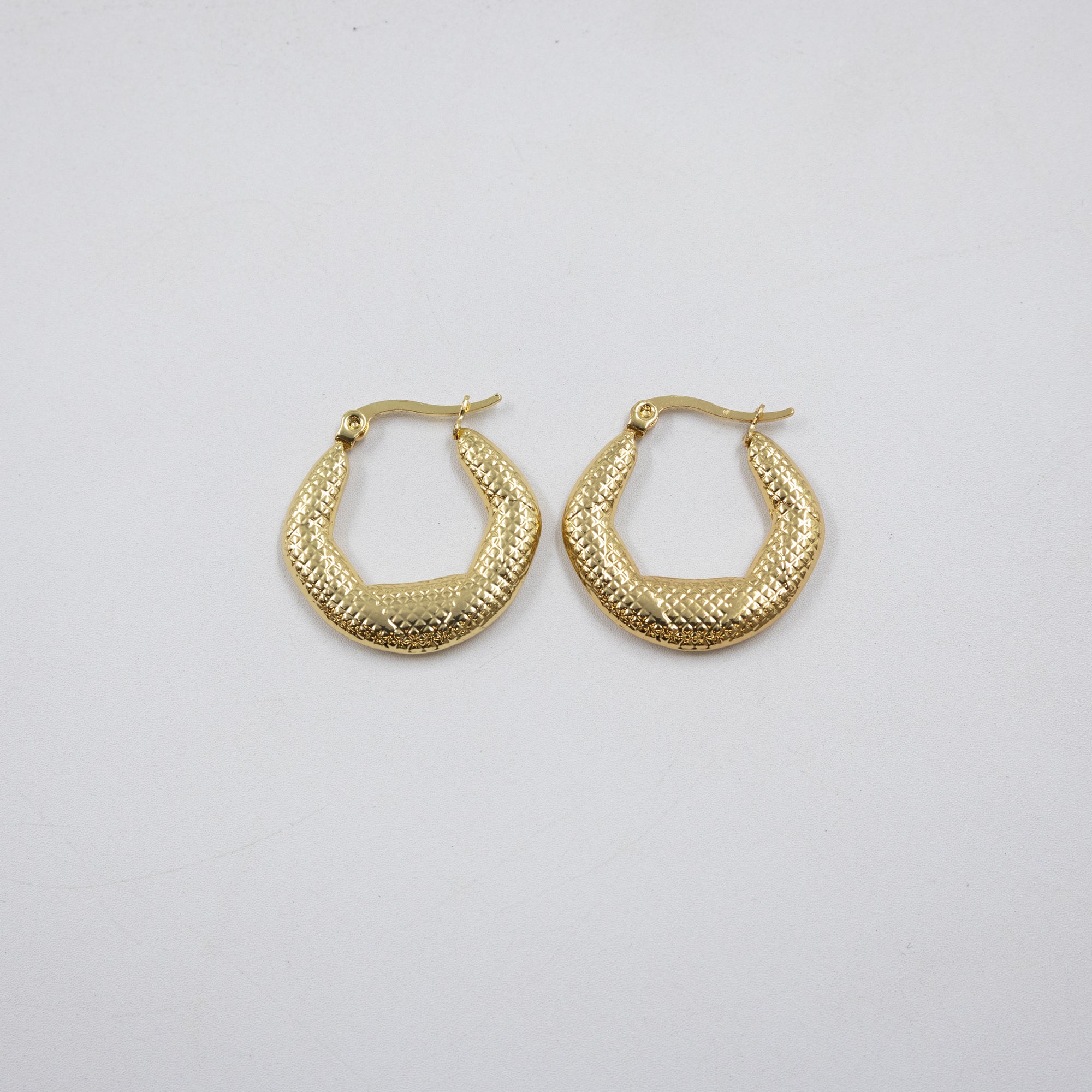 Aretes Dorados Chicos M3 Oro Laminado