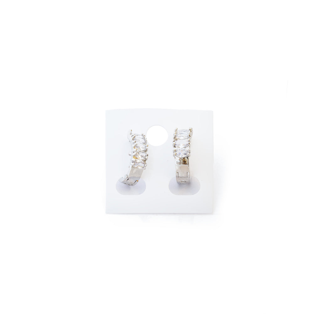 Aretes Plateados Huggies con Piedras Blancas M3 Oro Laminado