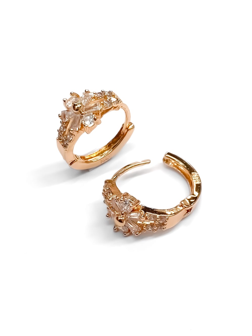 ARETES HUGGIES M8 - ORO LAMINADO